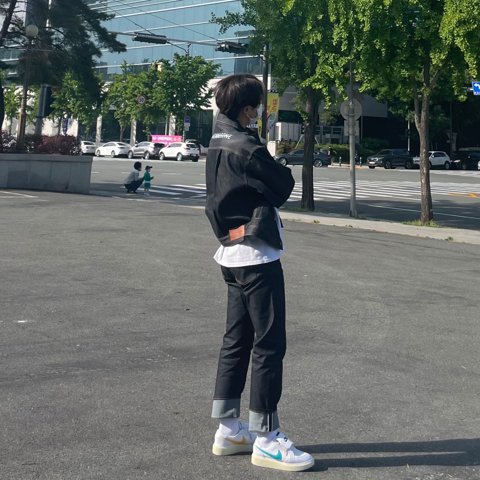 Nike x Peaceminusone Kwondo1 White, Peaceminusone Denim Jacket #1 Indigo 착용 스타일