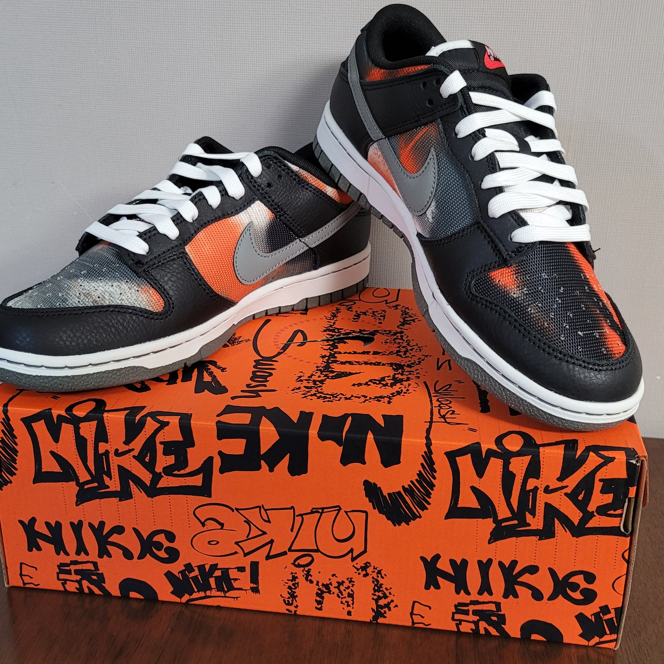 Nike Dunk Low Retro PRM Black and Tumbled Grey 착용 스타일 - 2