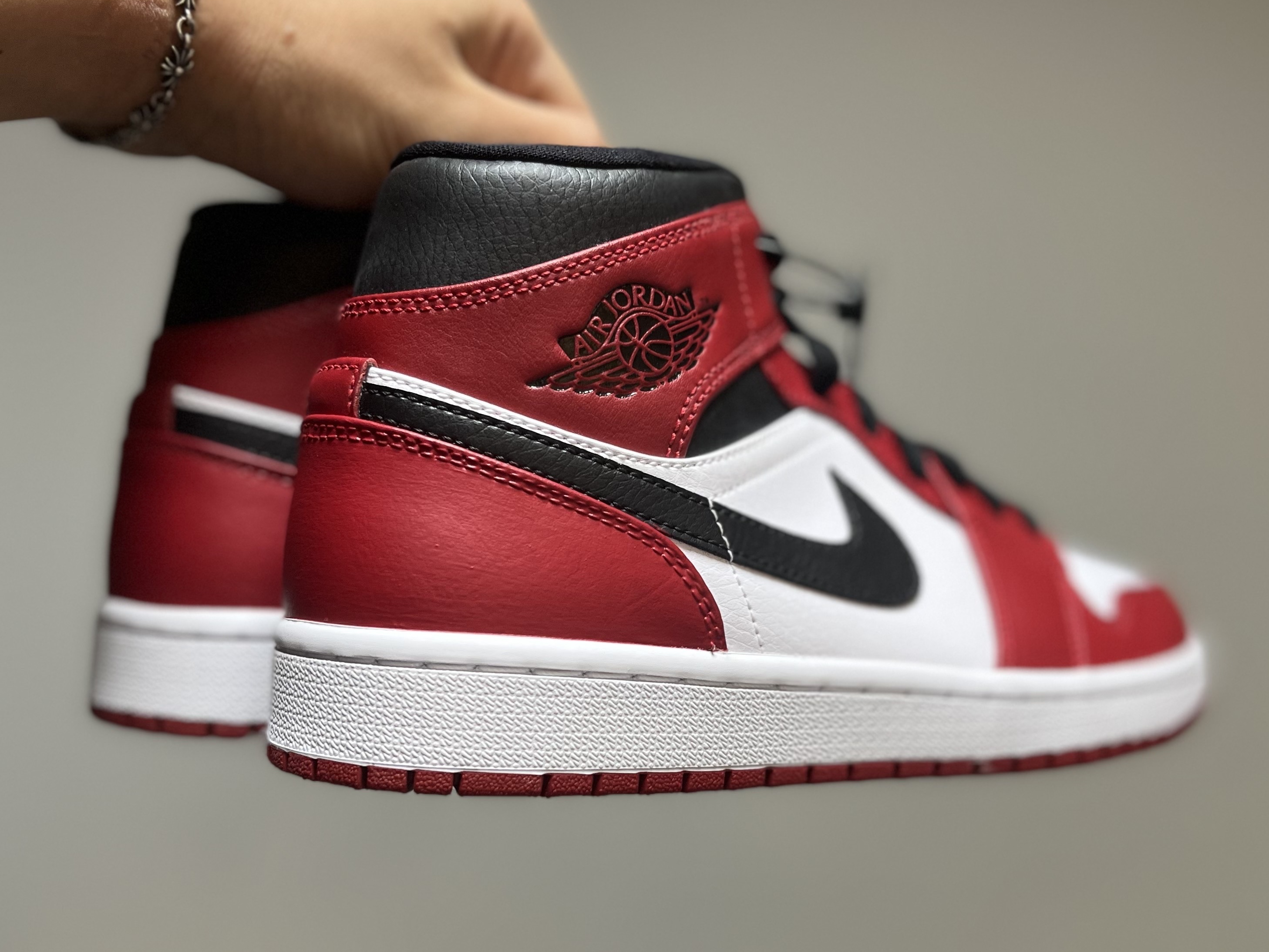 Jordan 1 Mid Chicago 2020 착용 스타일 - 3
