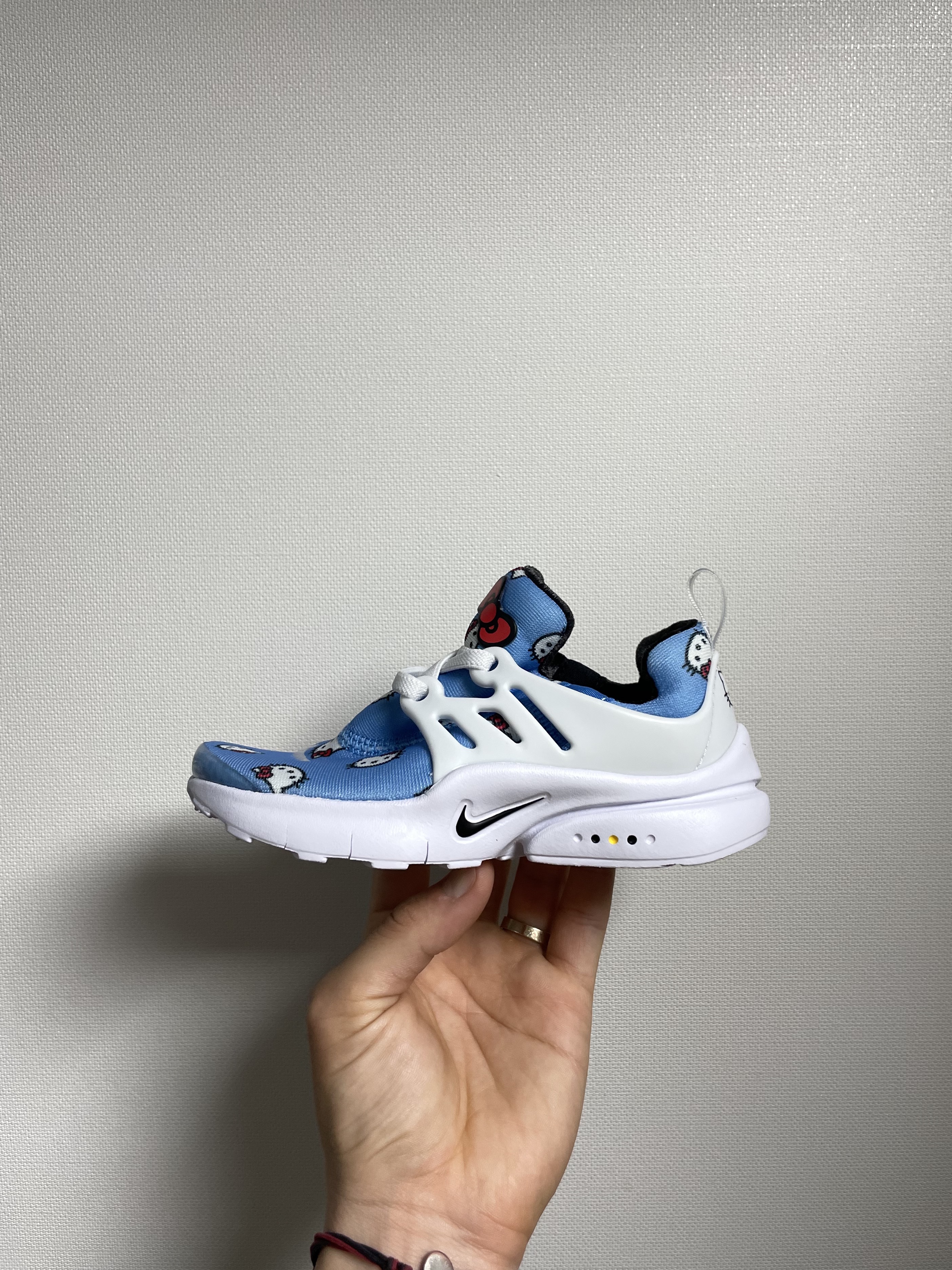 (TD) Nike x Hello Kitty Air Presto University Blue 착용 스타일 - 1
