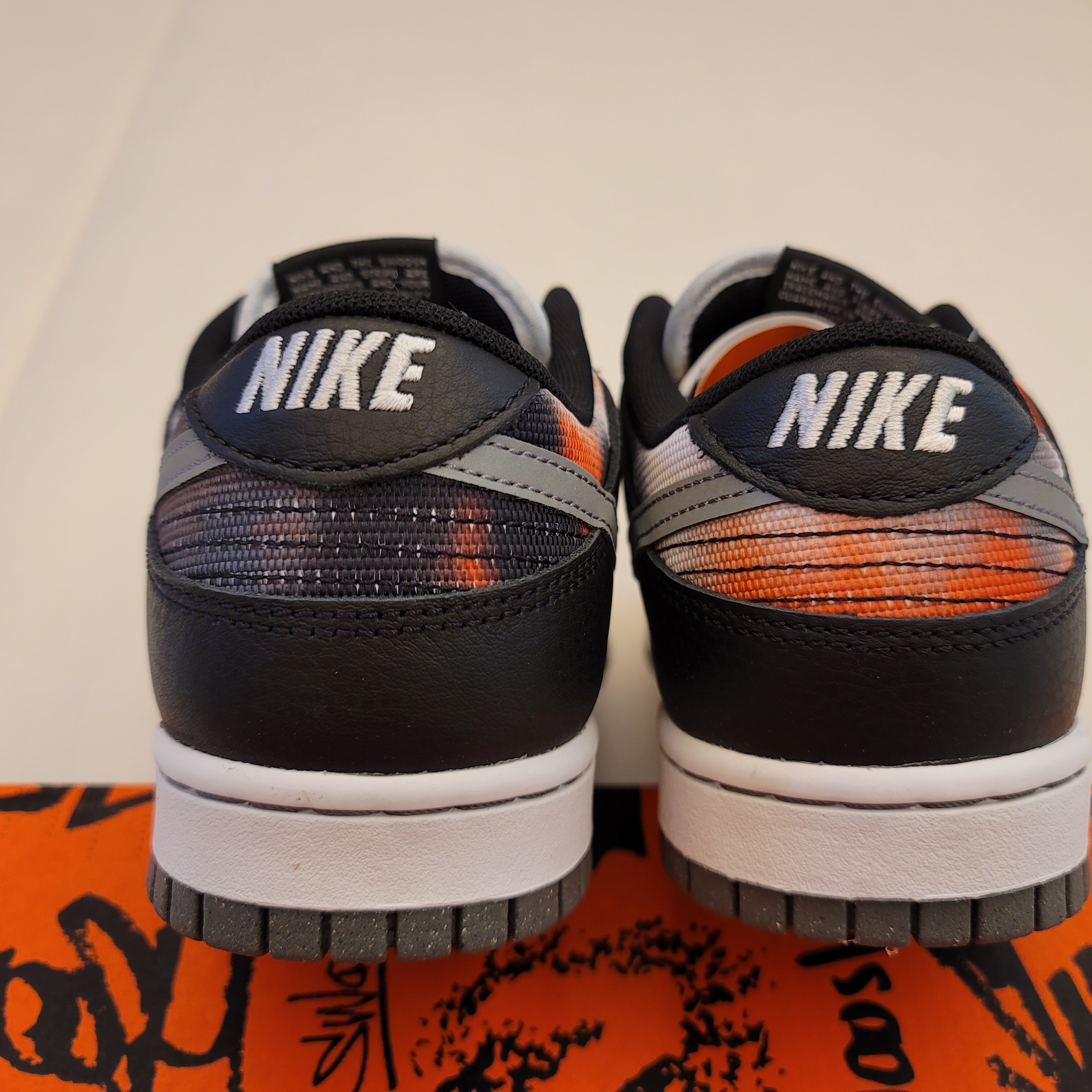 Nike Dunk Low Retro PRM Black and Tumbled Grey 착용 스타일 - 4