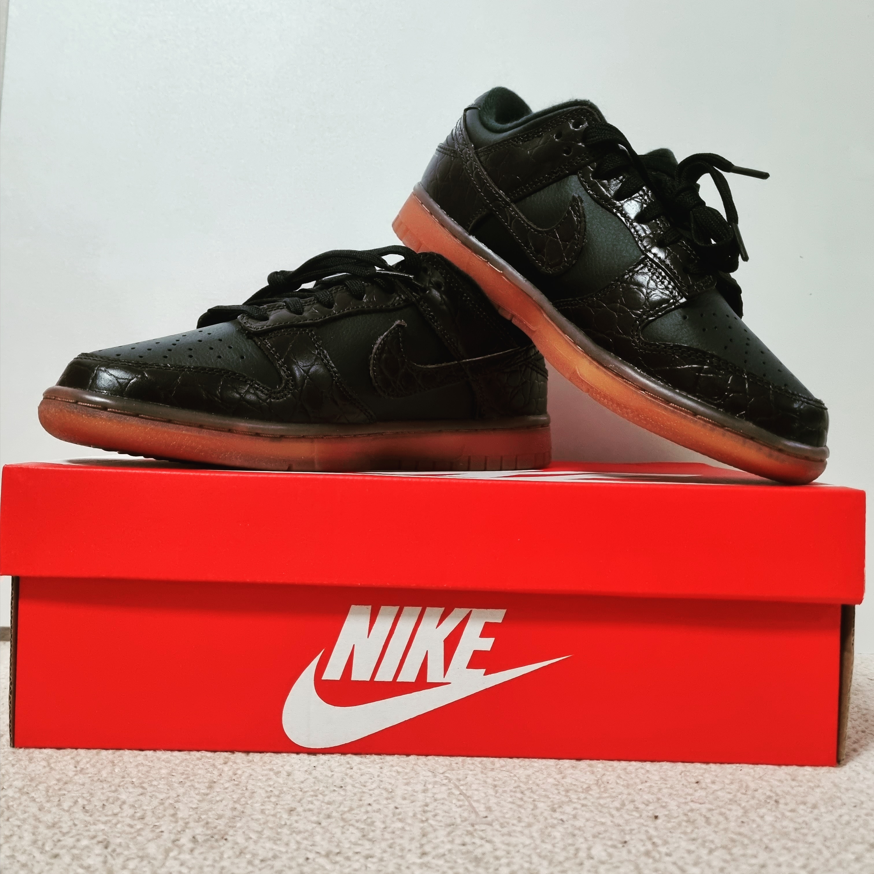 Nike Dunk Low SE Velvet Brown and Black 착용 스타일