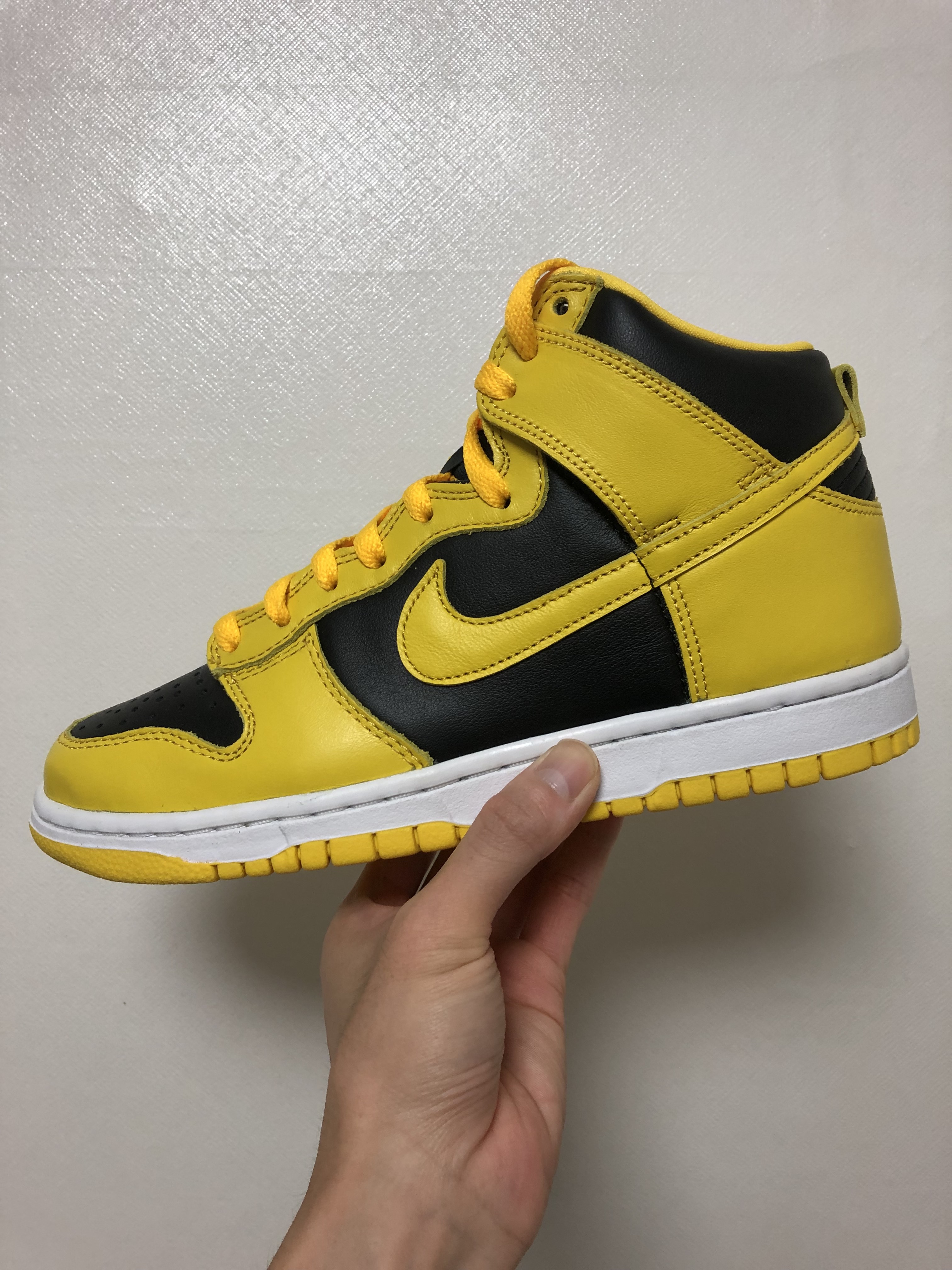 Nike Dunk High SP Varsity Maize 착용 스타일