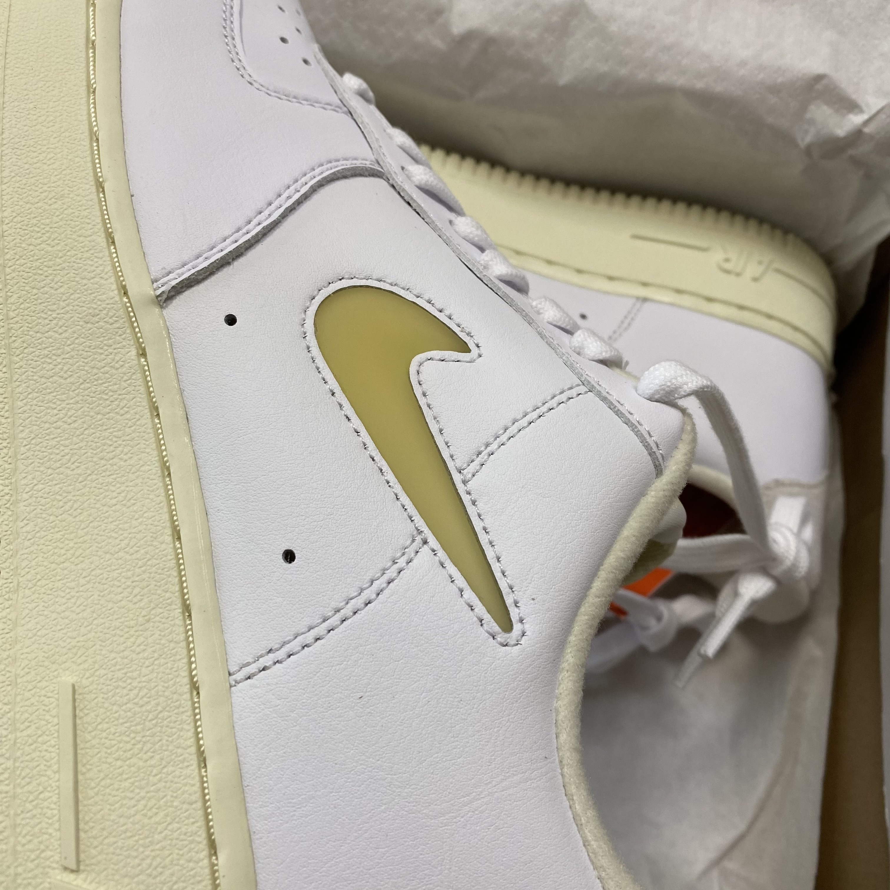 Nike Air Force 1 '07 LX Pale Vanilla 착용 스타일 - 2
