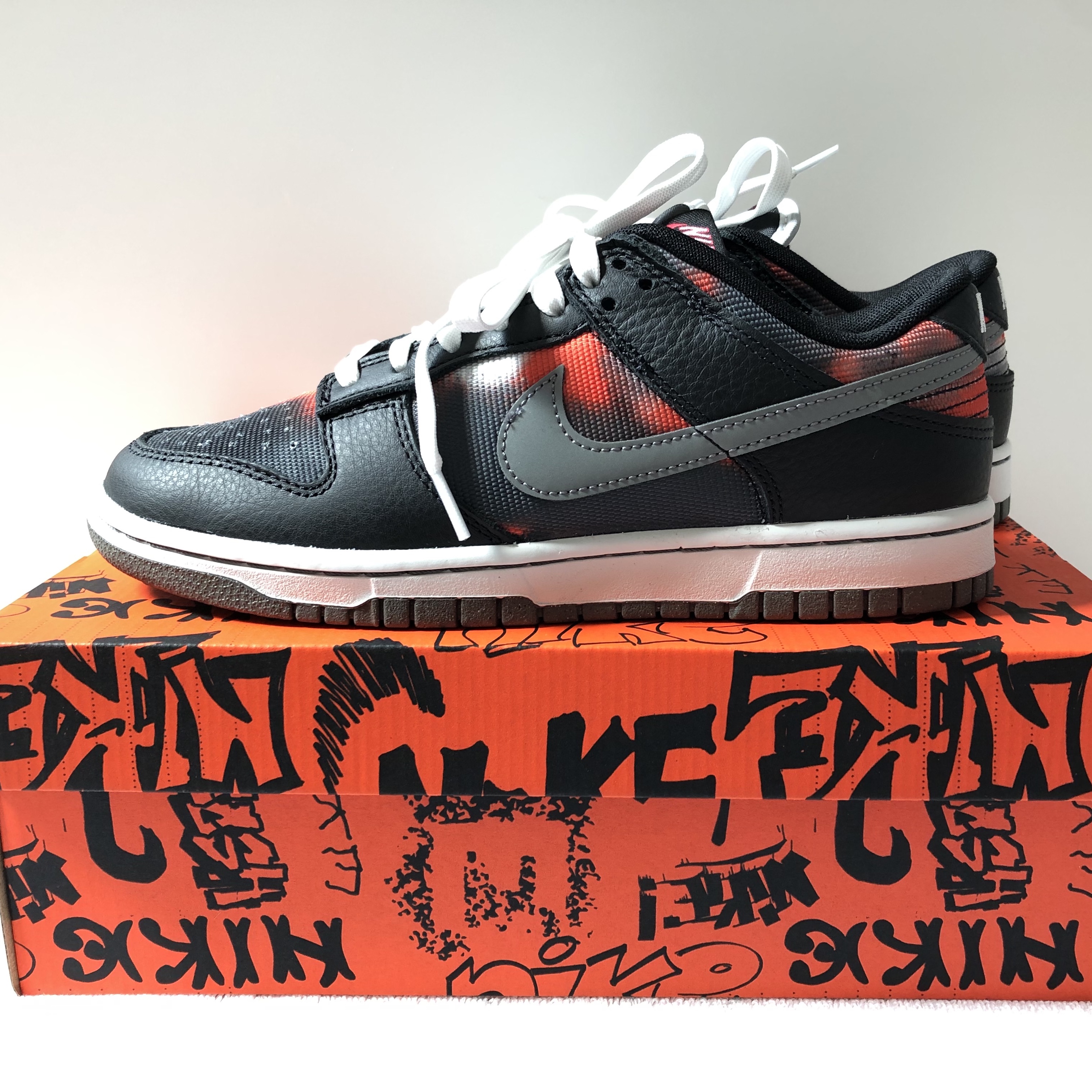 Nike Dunk Low Retro PRM Black and Tumbled Grey 착용 스타일 - 3