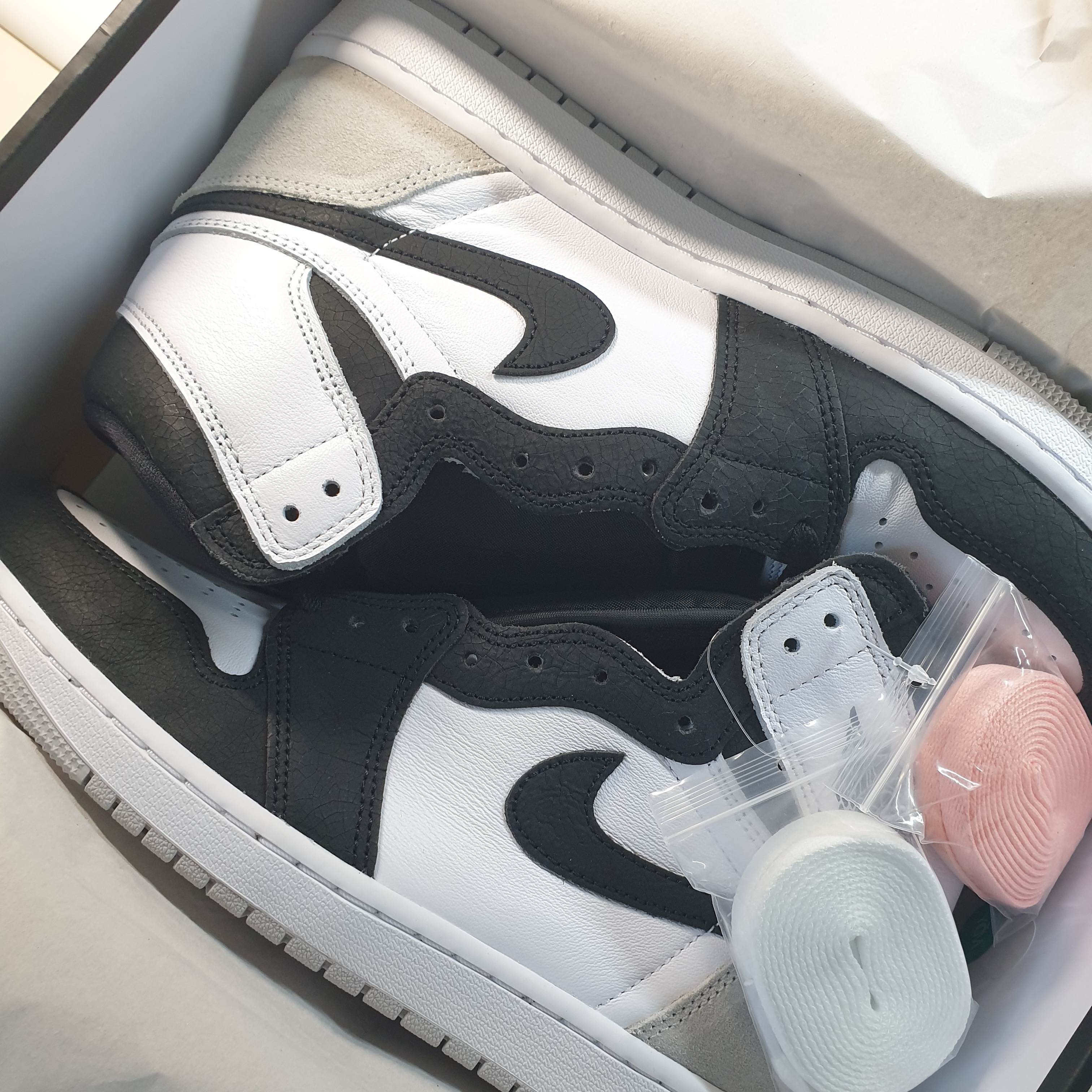 Jordan 1 Retro High OG Bleached Coral 착용 스타일