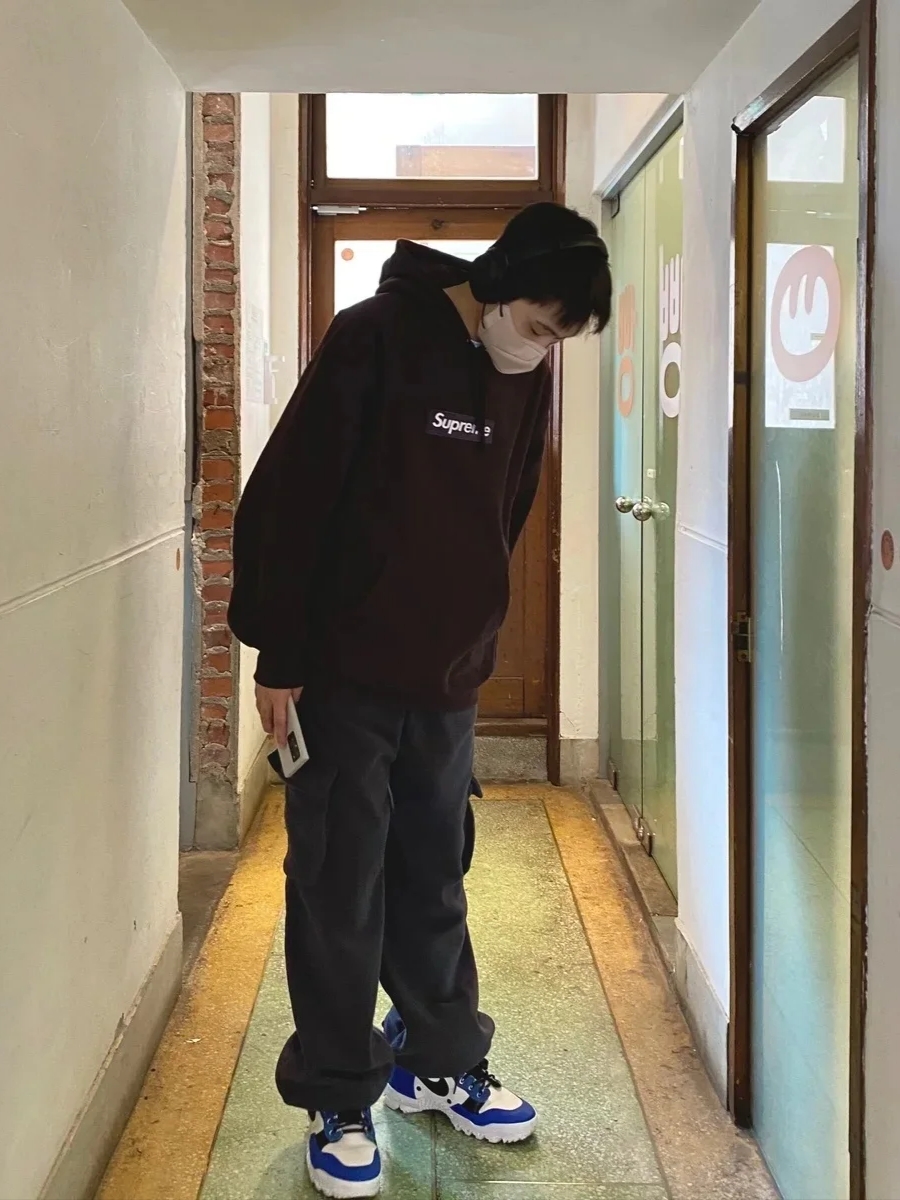 Sony WH-1000XM4 Black (Korean Ver.), Supreme Box Logo Hooded Sweatshirt Dark Brown - 21FW 착용 스타일 - 3