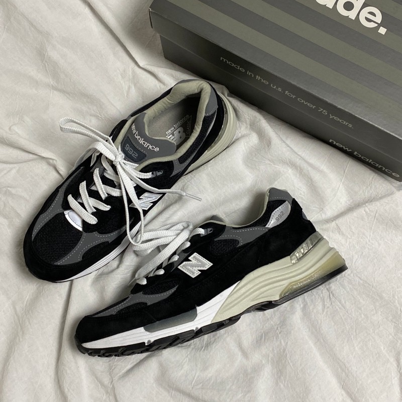New Balance 992 Made in USA Black Grey 착용 스타일
