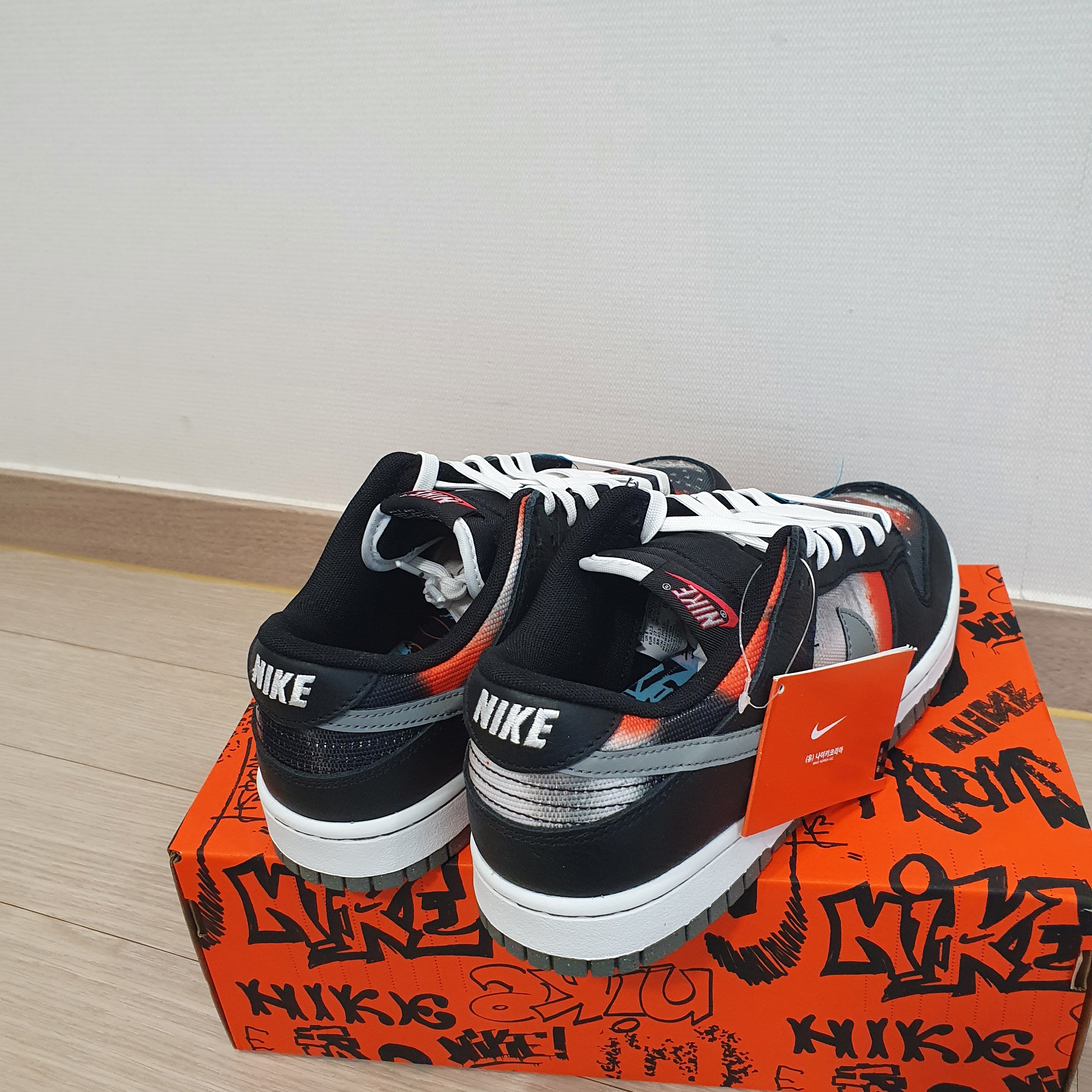 Nike Dunk Low Retro PRM Black and Tumbled Grey 착용 스타일 - 4