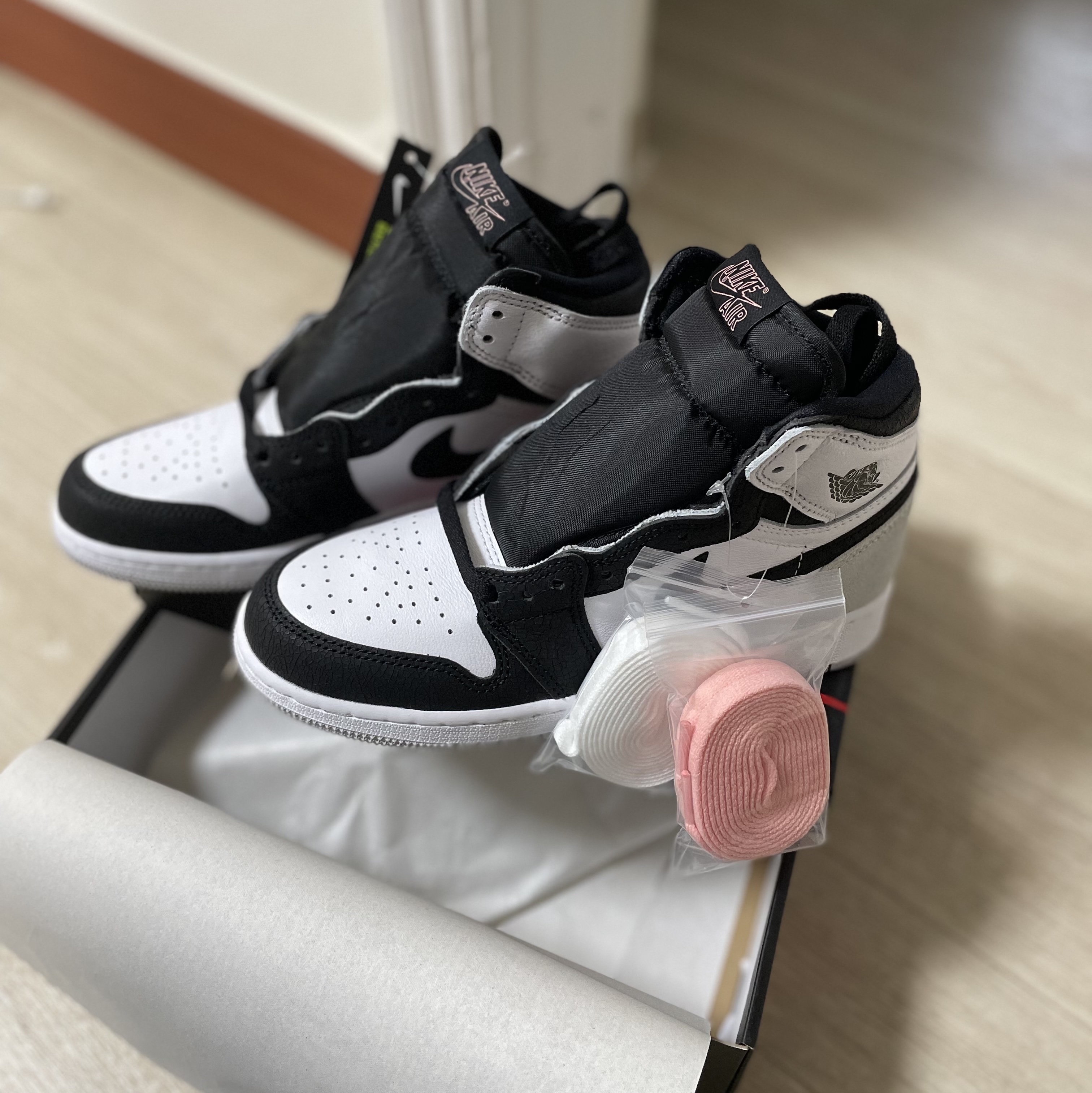 (GS) Jordan 1 Retro High OG Bleached Coral 착용 스타일