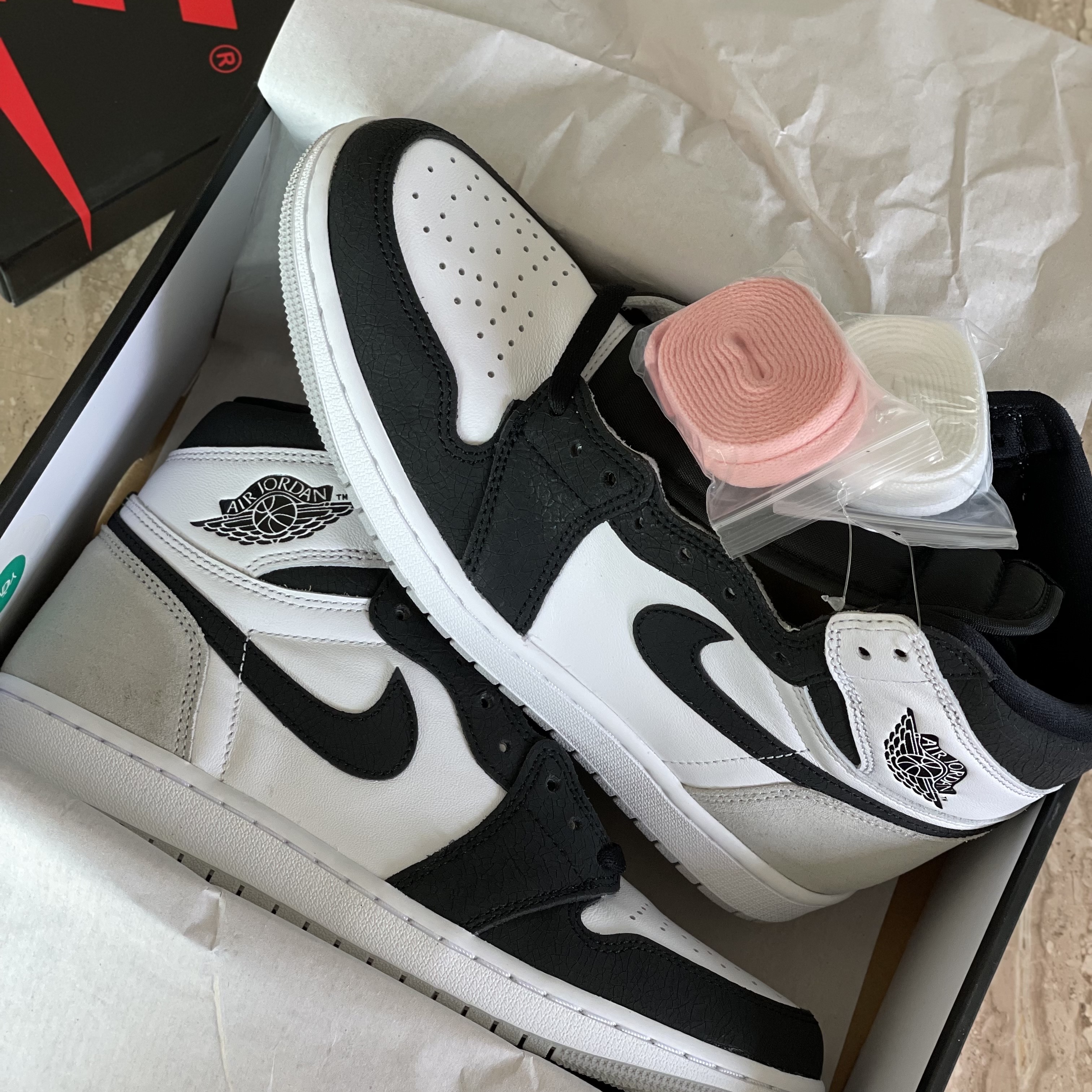 Jordan 1 Retro High OG Bleached Coral 착용 스타일