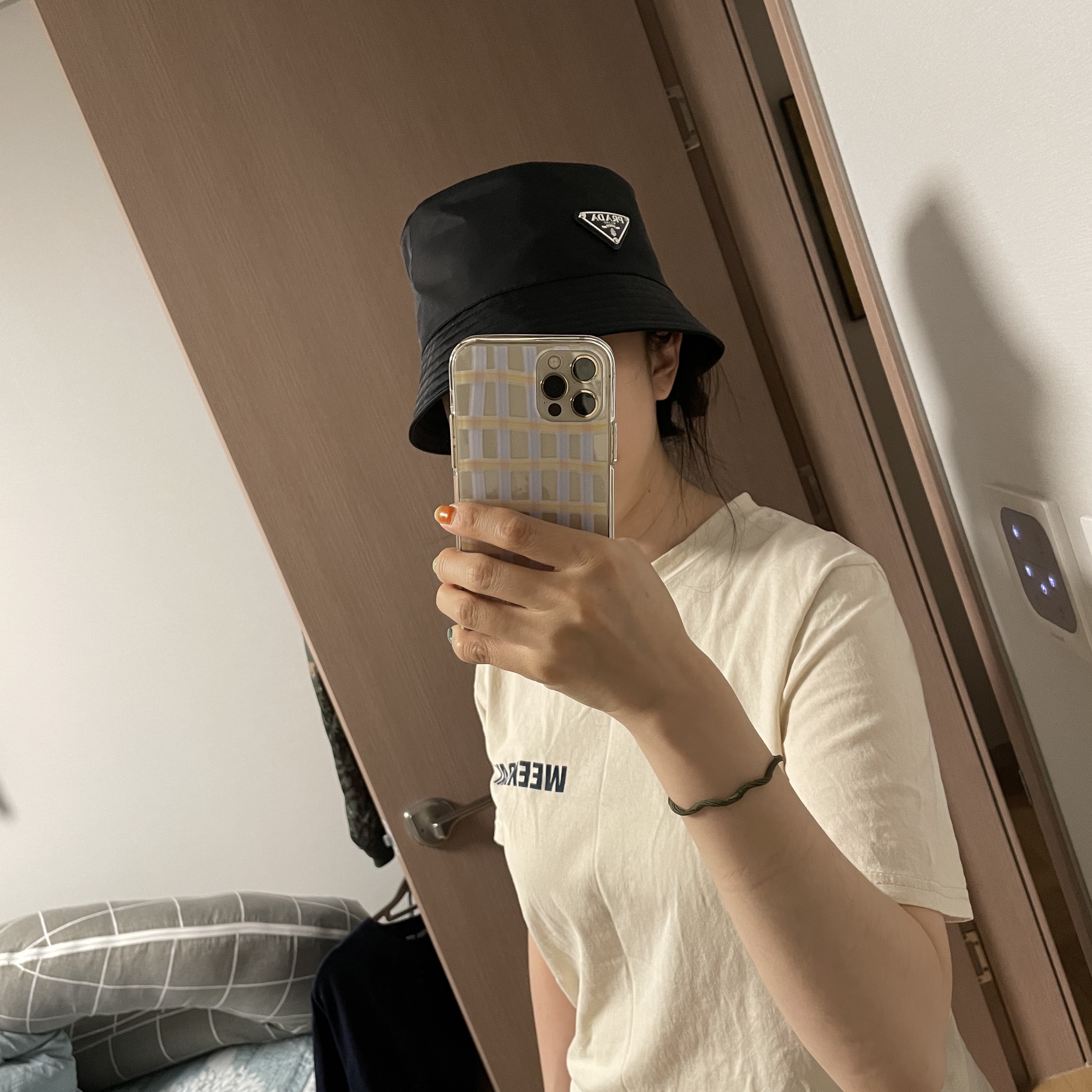 Prada Re-Nylon Bucket Hat Black 착용 스타일 - 1