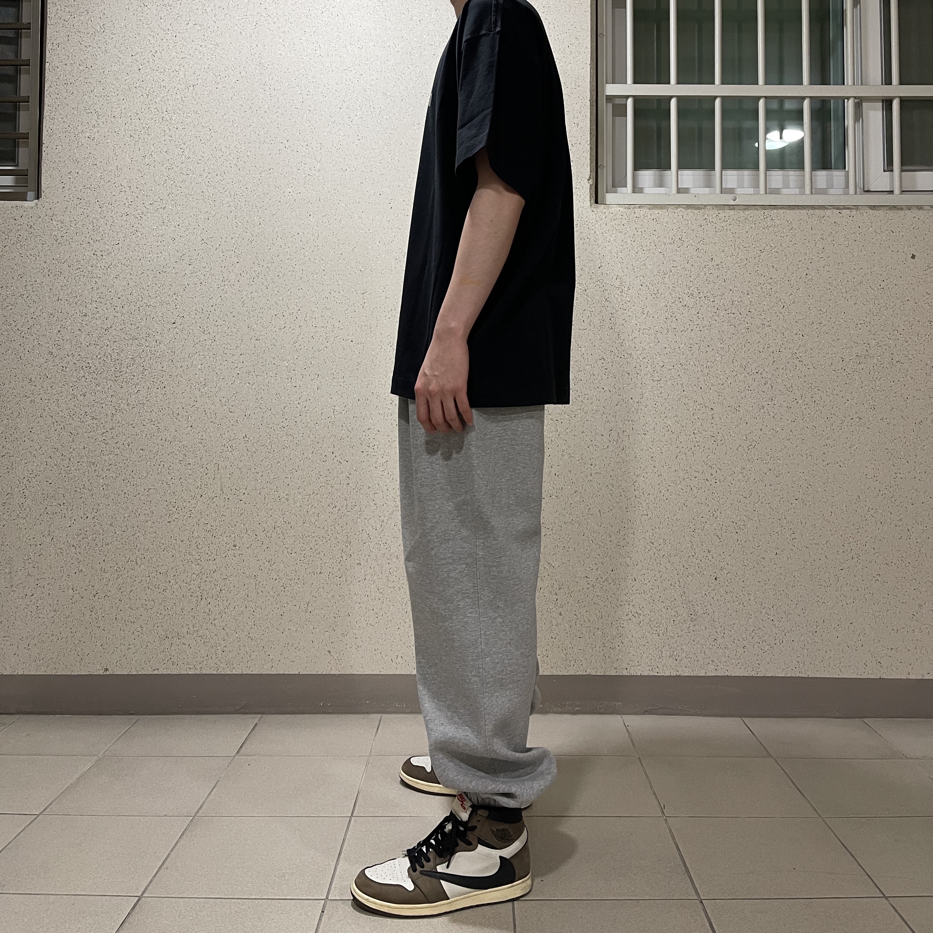 Supreme x Stone Island S/S Top Black - 22SS, Jordan 1 x Travis Scott Retro High OG SP Mocha 착용 스타일