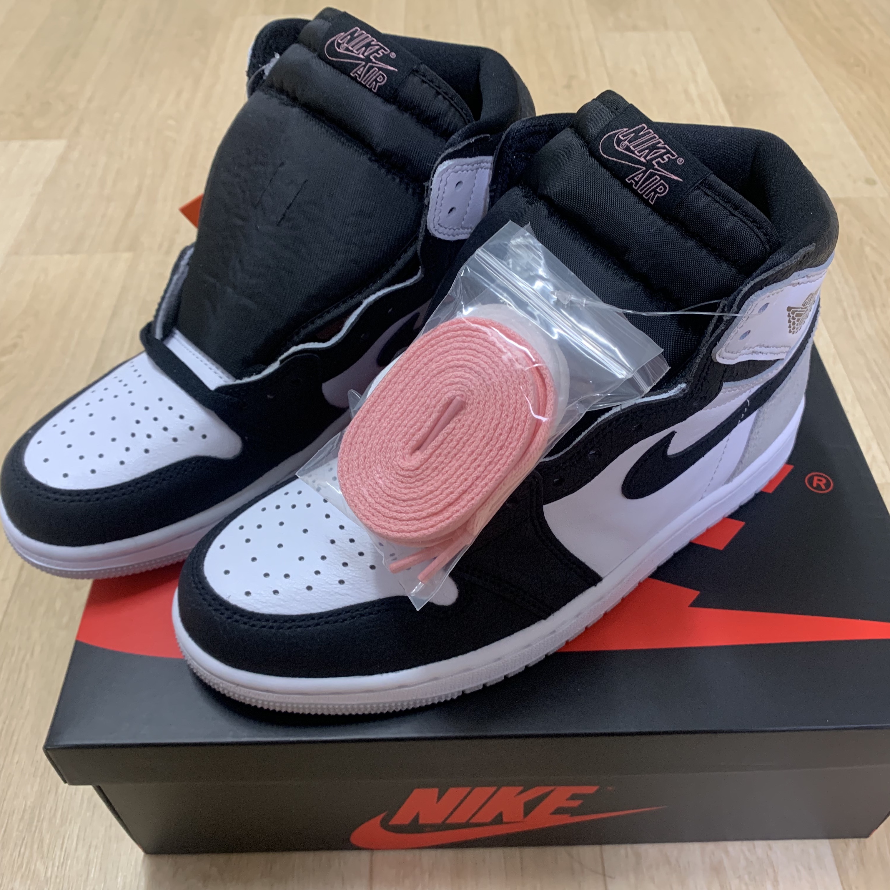 Jordan 1 Retro High OG Bleached Coral, (GS) Jordan 1 Retro High OG Bleached Coral 착용 스타일 - 1