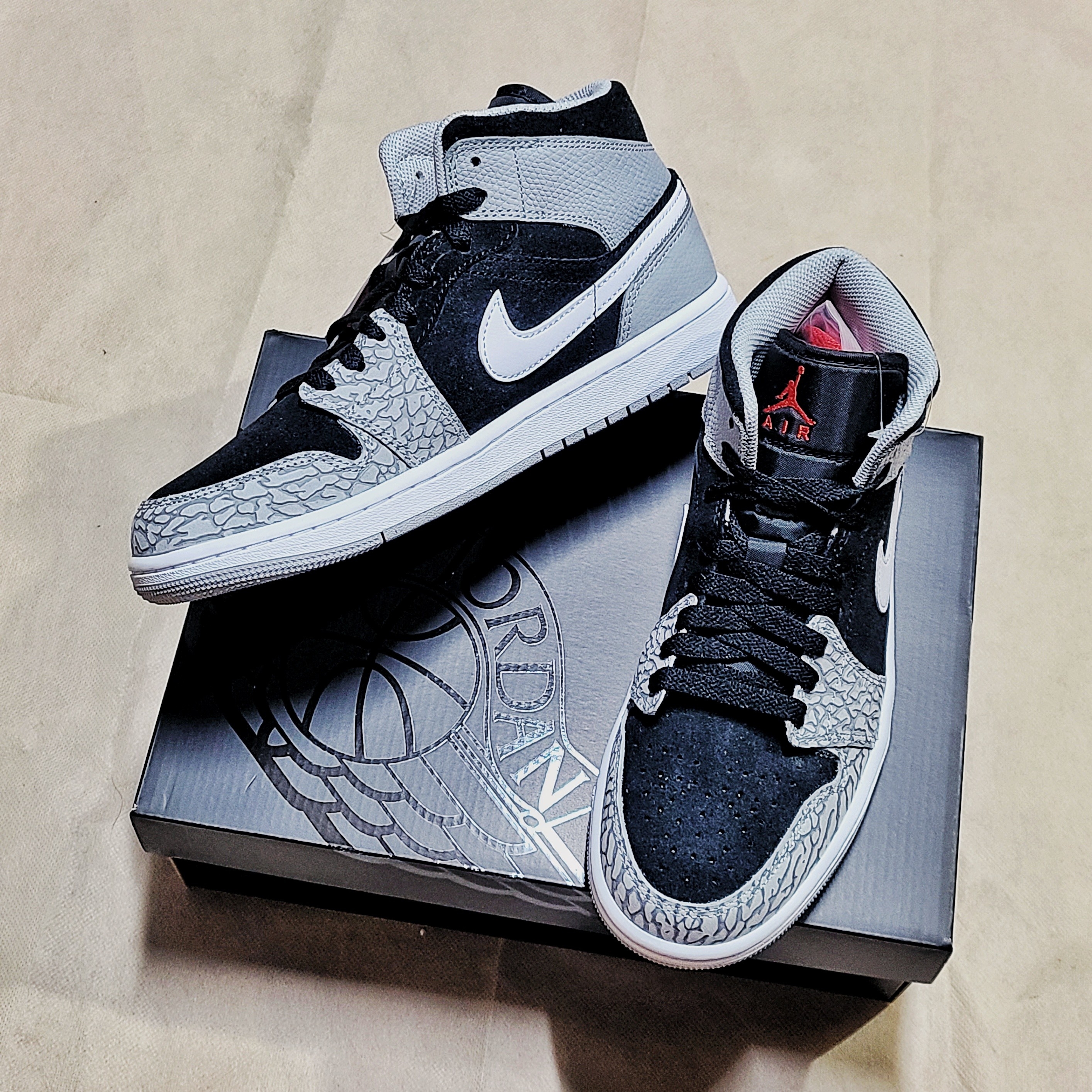 Jordan 1 Mid Elephant Toe 착용 스타일