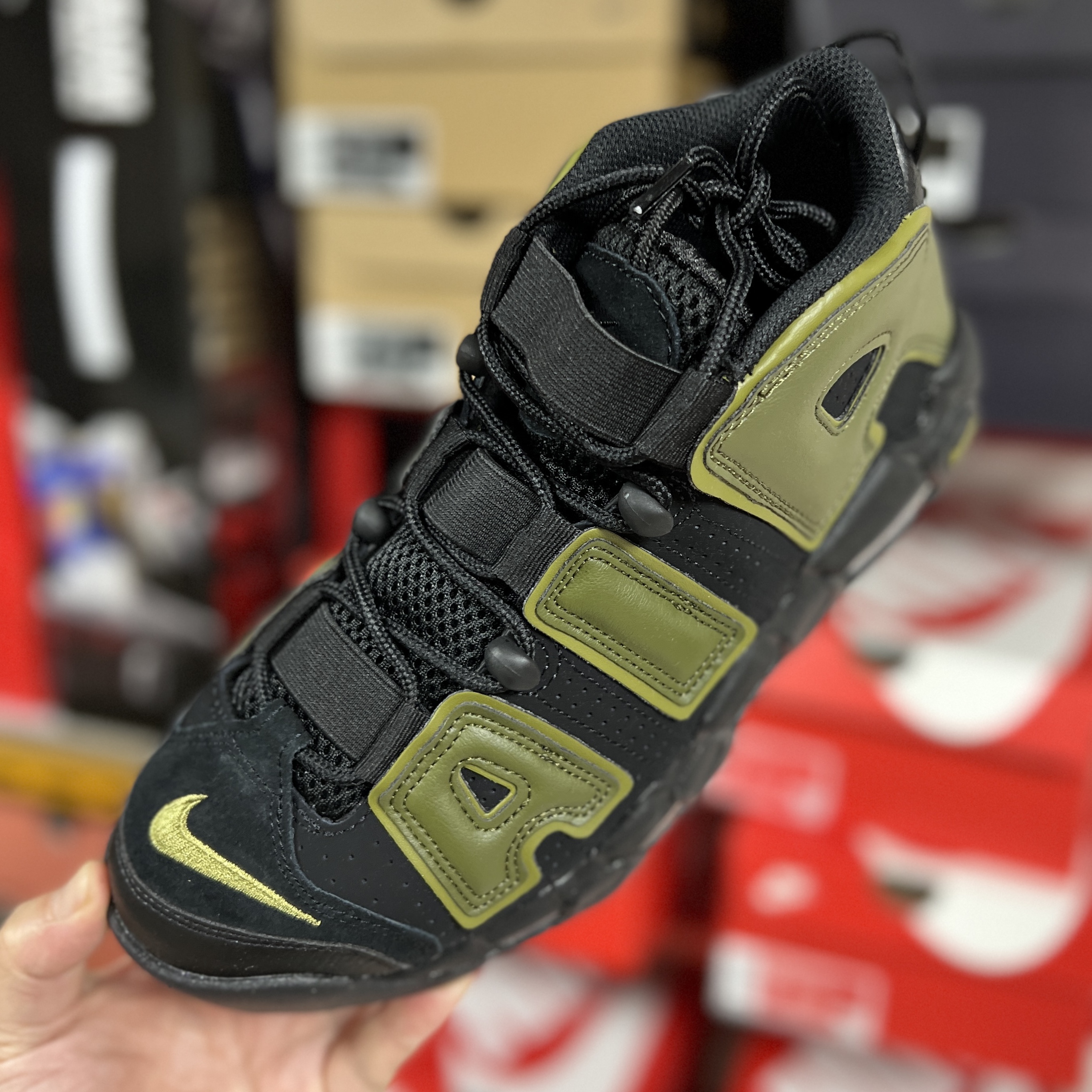 Nike Air More Uptempo 96 Rough Green 착용 스타일 - 1
