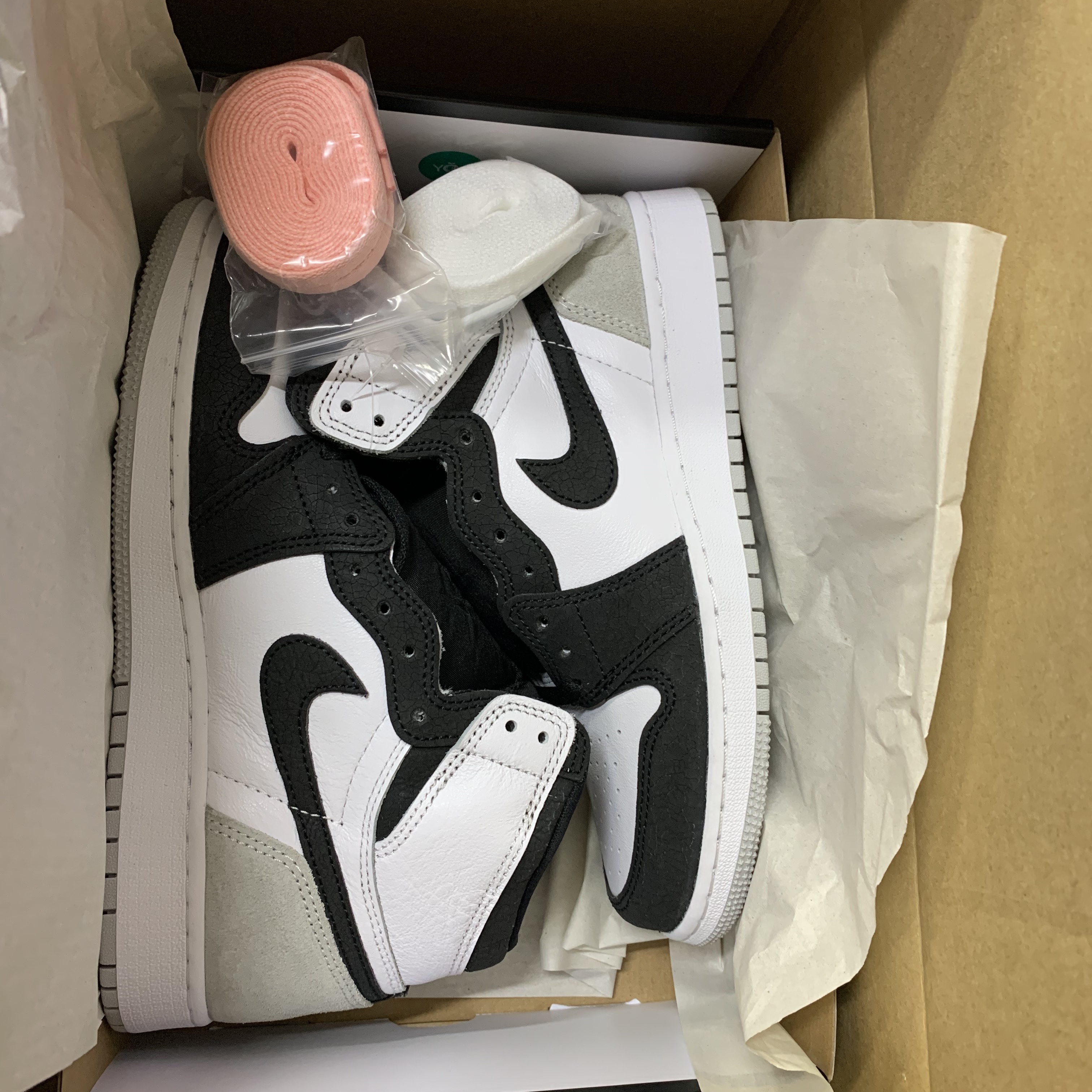 (GS) Jordan 1 Retro High OG Bleached Coral 착용 스타일 - 1
