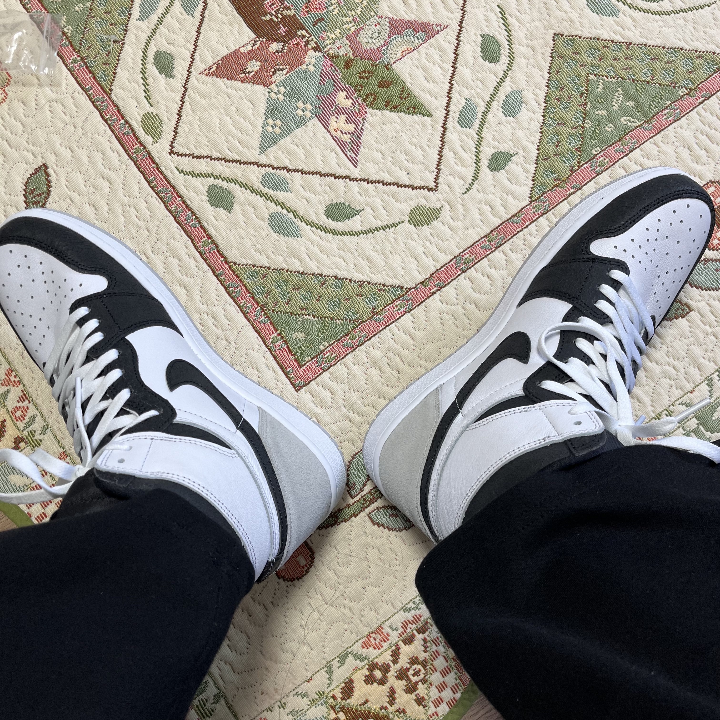 Jordan 1 Retro High OG Bleached Coral 착용 스타일 - 1