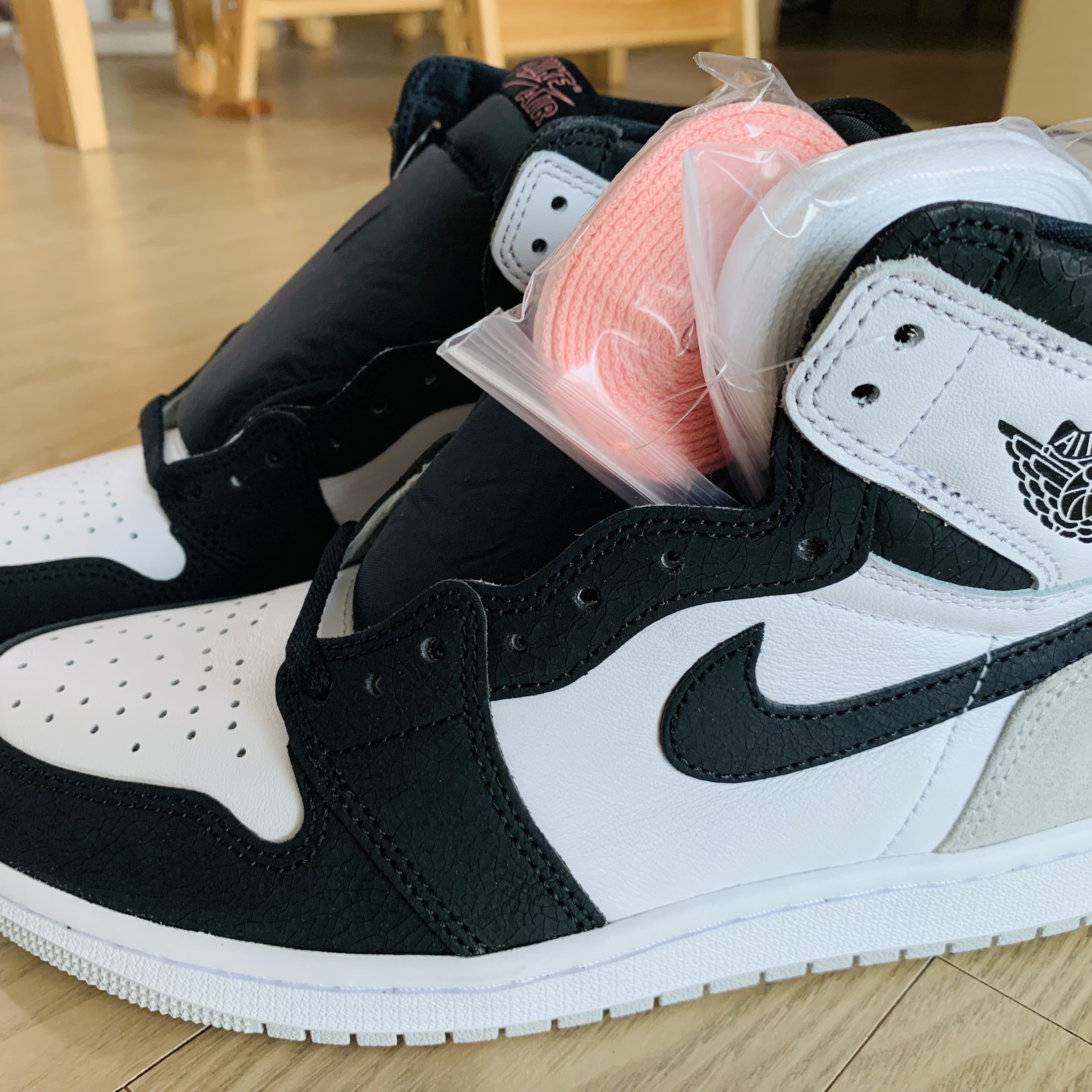 Jordan 1 Retro High OG Bleached Coral 착용 스타일 - 4