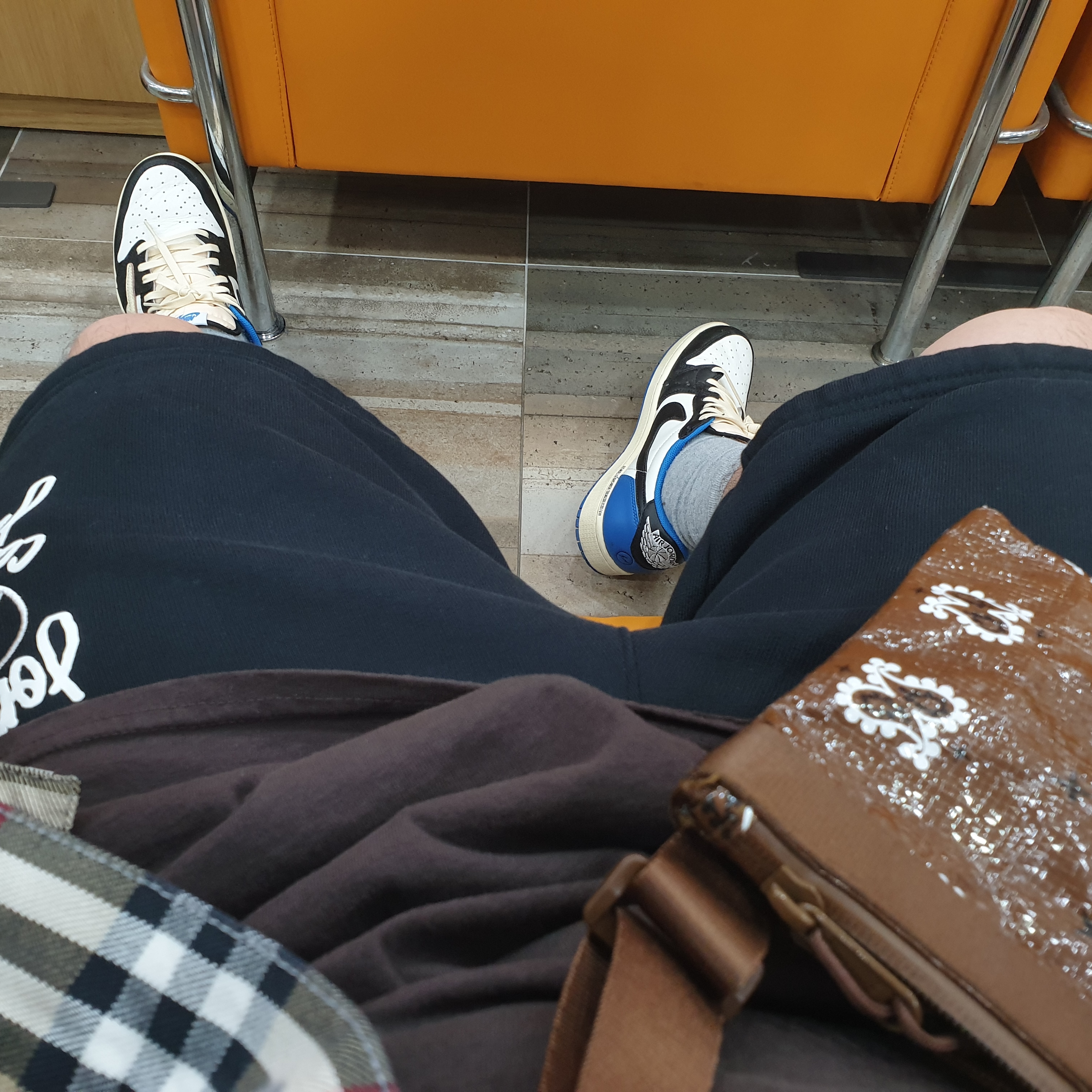 Jordan 1 x Travis Scott x Fragment Retro Low OG SP Military Blue, Jordan x Travis Scott x Fragment Shorts Black (DJ0617-010) 착용 스타일