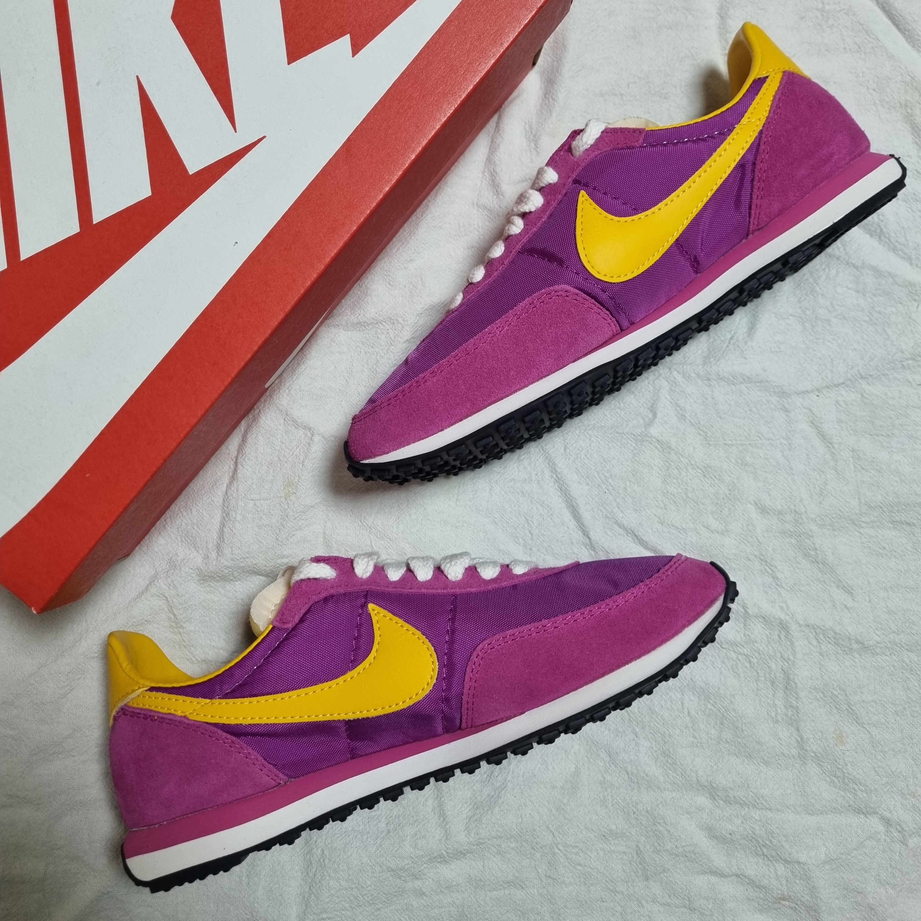 Nike Waffle Trainer 2 SP Fireberry 착용 스타일