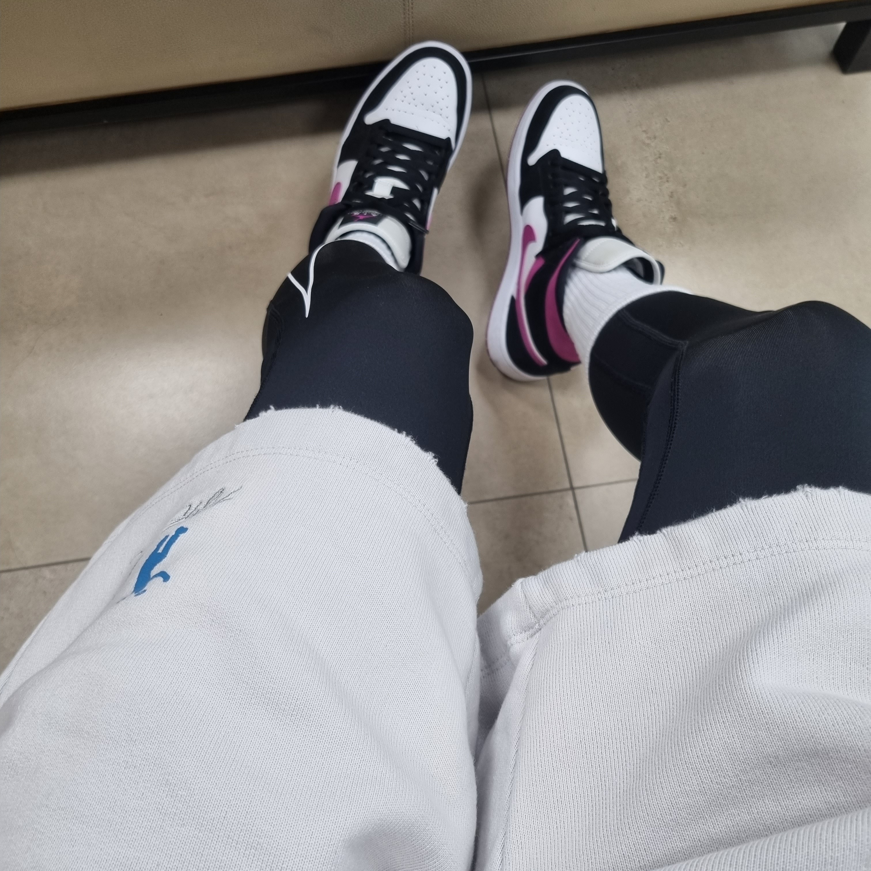(W) Jordan 1 Mid Cactus Flower, Jordan x Union Fleece Shorts Photon Dust - Asia 착용 스타일