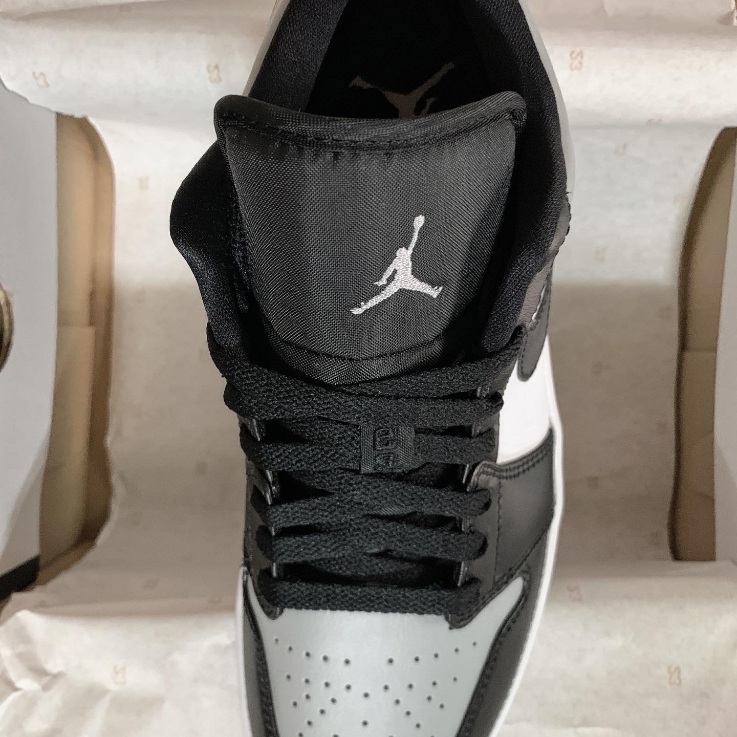 Jordan 1 Low Light Smoke Grey Black 착용 스타일 - 3