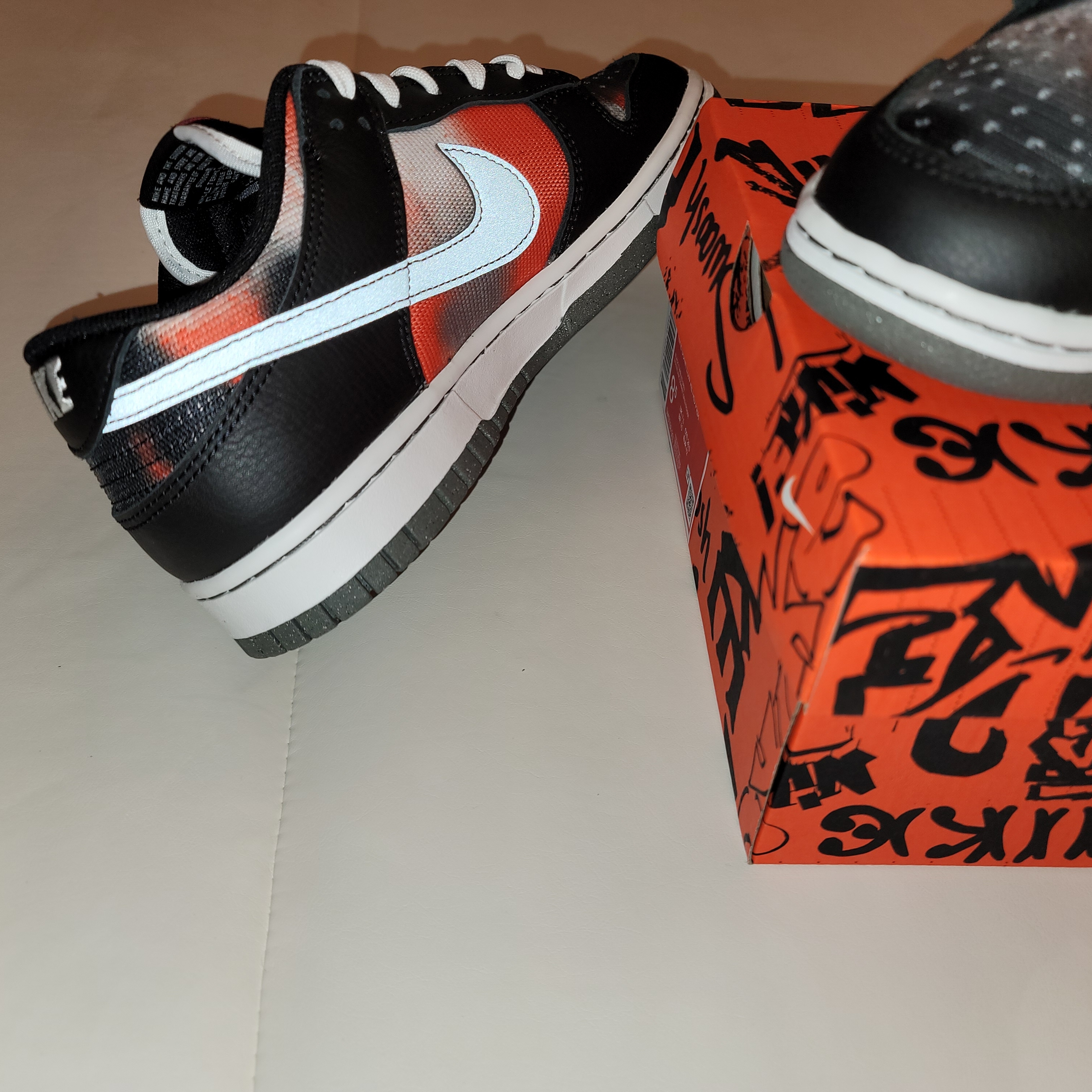 Nike Dunk Low Retro PRM Black and Tumbled Grey 착용 스타일 - 2