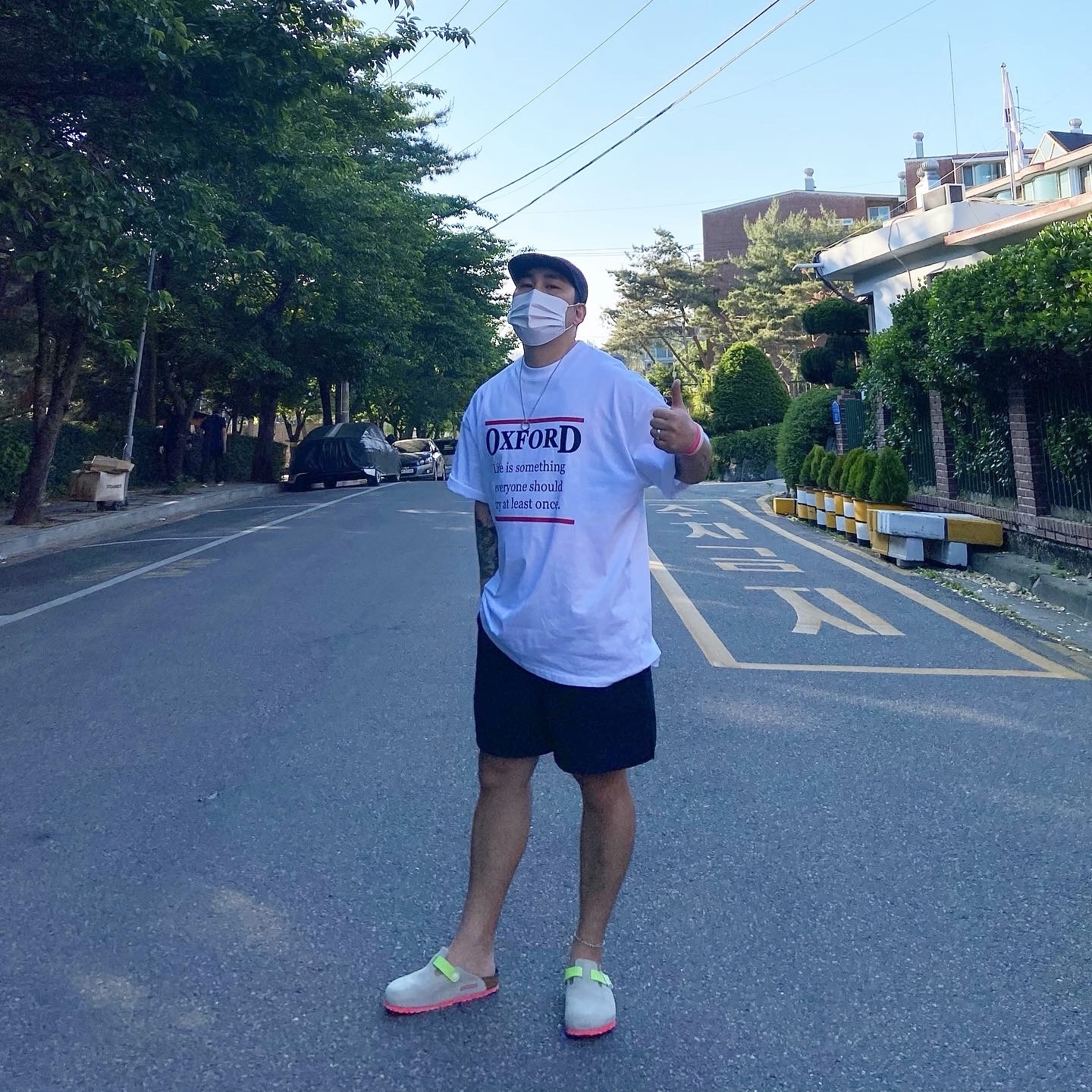 Birkenstock x Stussy Boston Clog Bone 착용 스타일 - 2