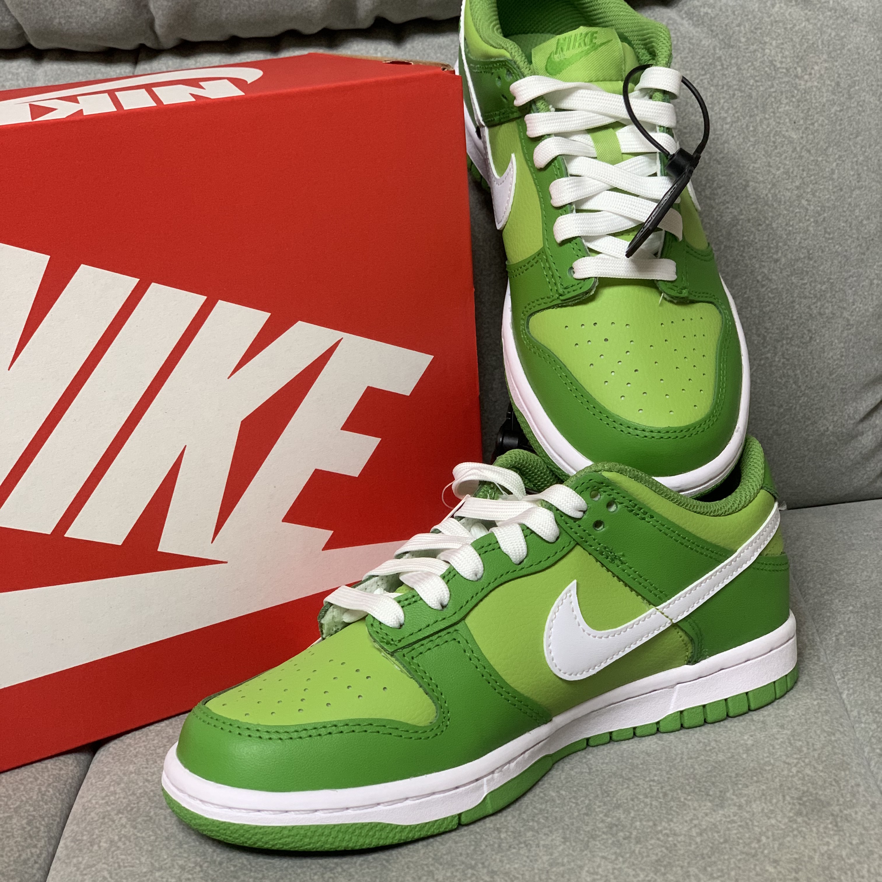(GS) Nike Dunk Low Vivid Green 착용 스타일 - 3