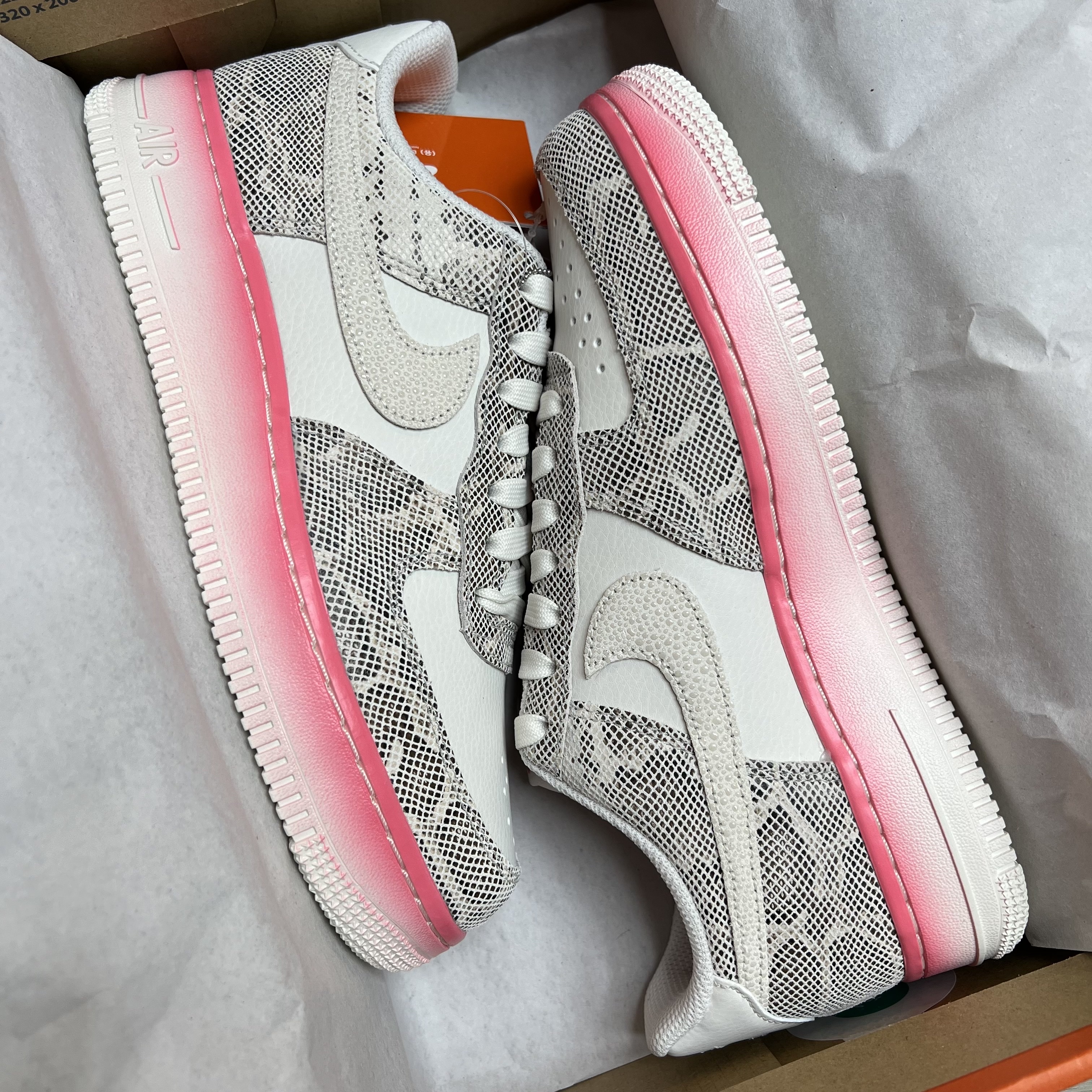 (W) Nike Air Force 1 '07 LX Our Force 1 착용 스타일 - 1
