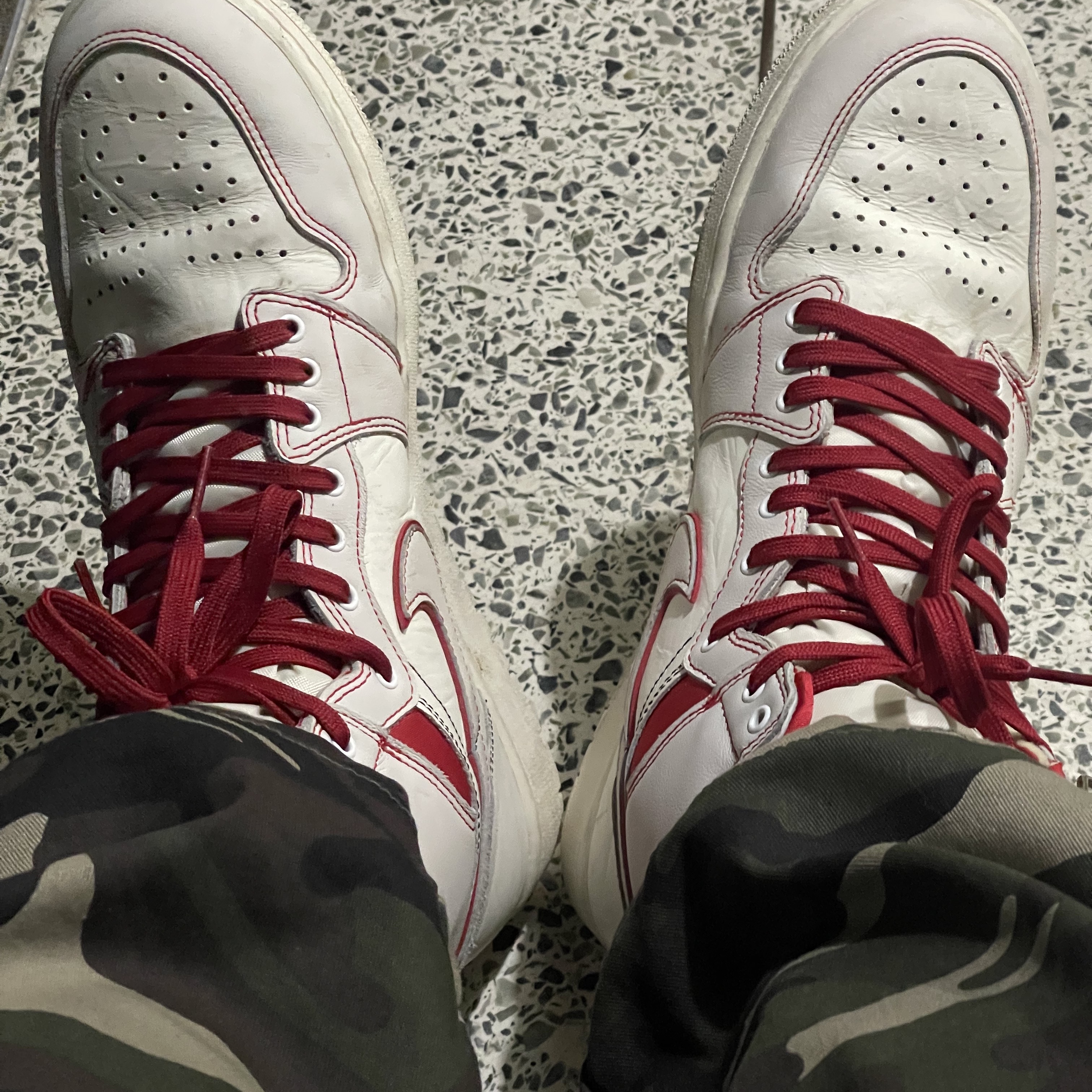 Jordan 1 Retro High Phantom Gym Red 착용 스타일