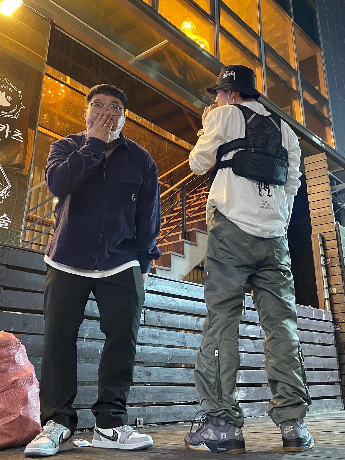 Nike x Stussy Bucket Hat Black, Jordan 5 x Off-White Retro SP Black Muslin 착용 스타일 - 2