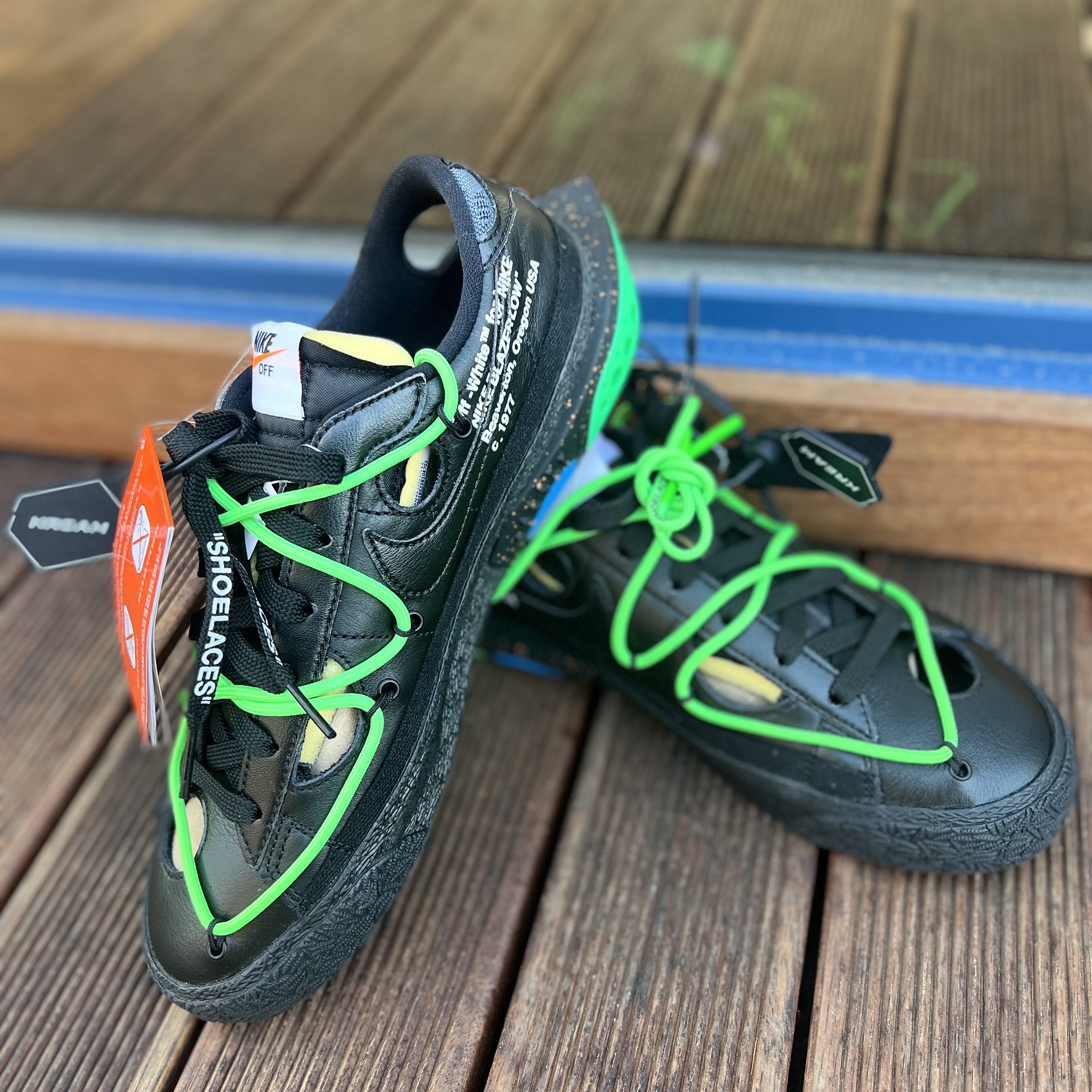 Nike x Off-White Blazer Low '77 Black and Electro Green 착용 스타일 - 3