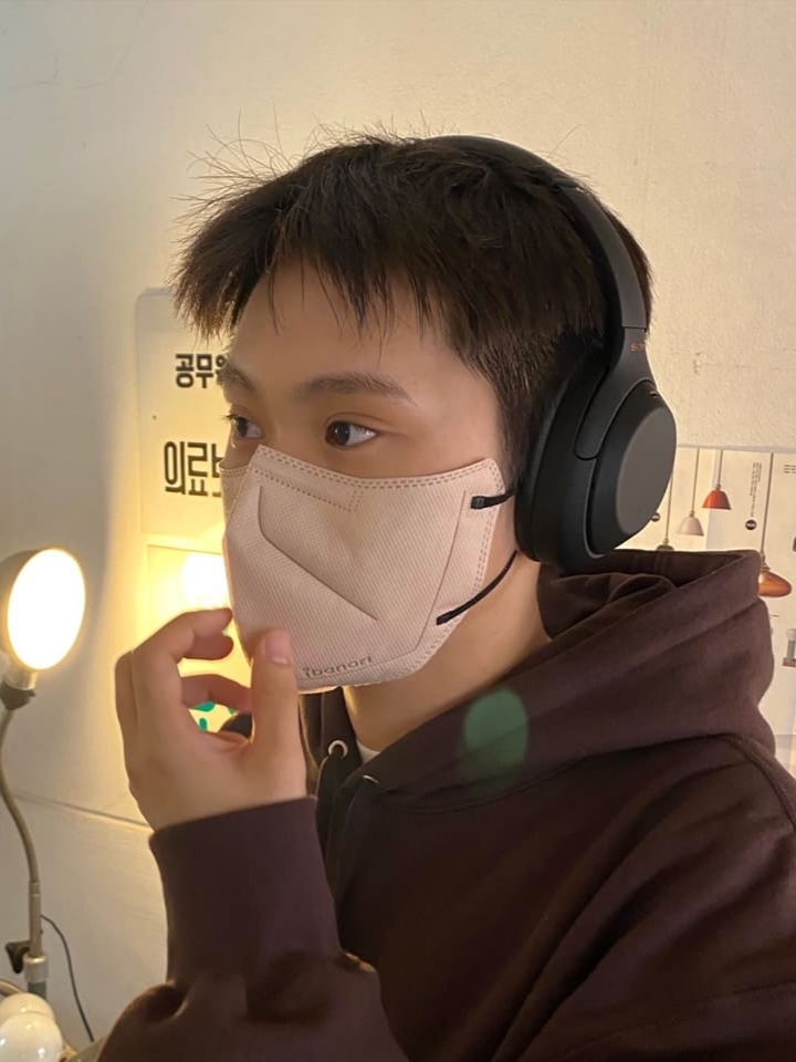 Sony WH-1000XM4 Black (Korean Ver.), Supreme Box Logo Hooded Sweatshirt Dark Brown - 21FW 착용 스타일 - 2