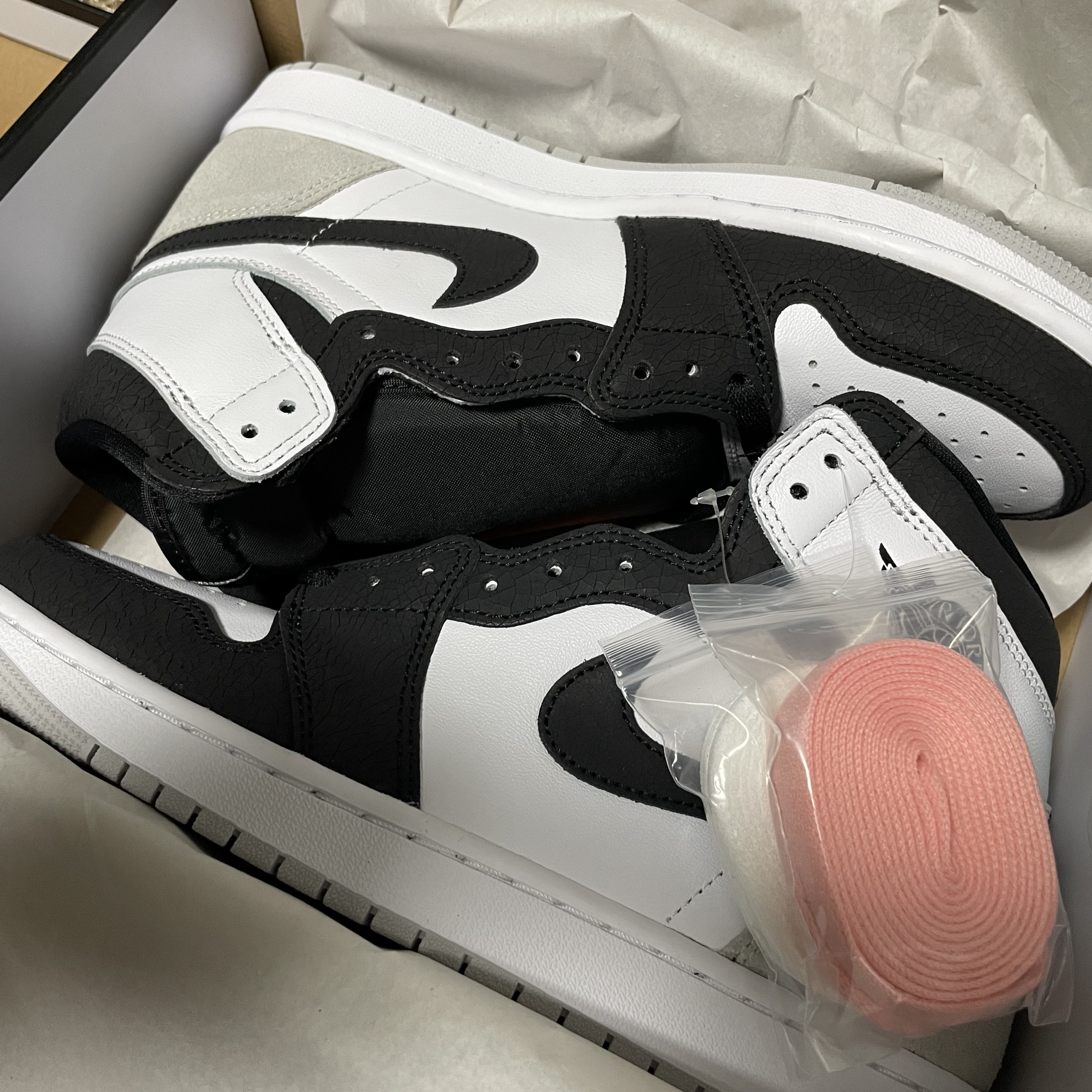 Jordan 1 Retro High OG Bleached Coral 착용 스타일 - 2