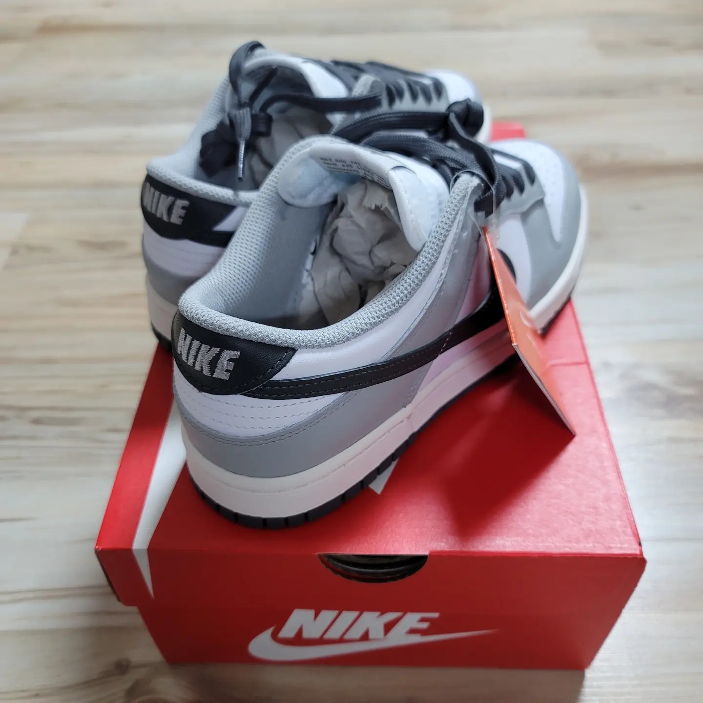 (W) Nike Dunk Low Light Smoke Grey 착용 스타일 - 3