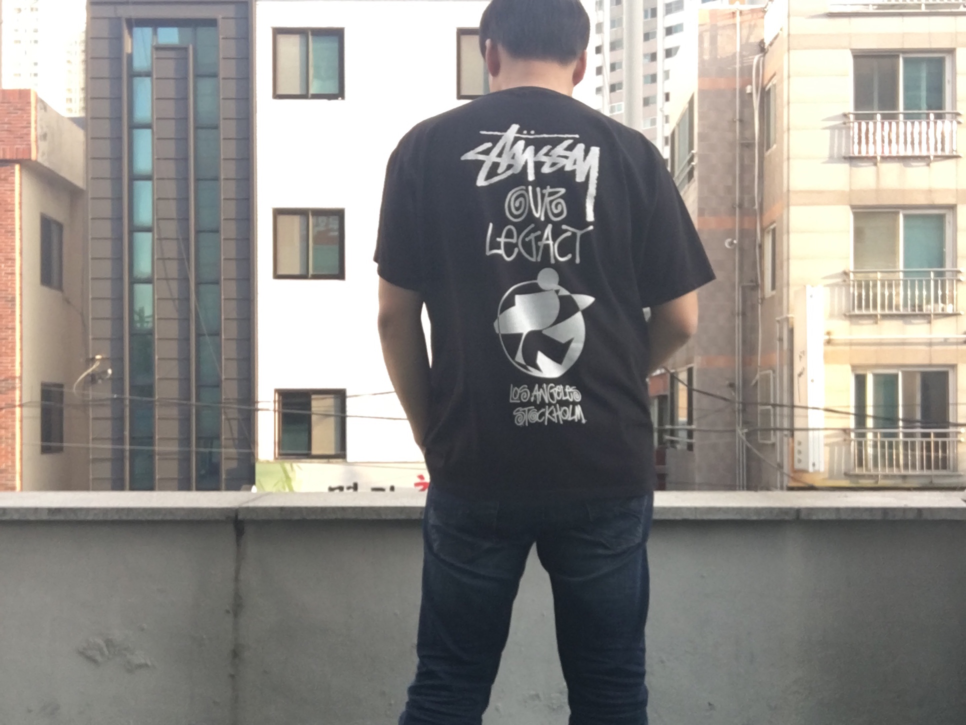 Stussy x Our Legacy Surfman 2 Pigment Dyed T-Shirt Black 착용 스타일