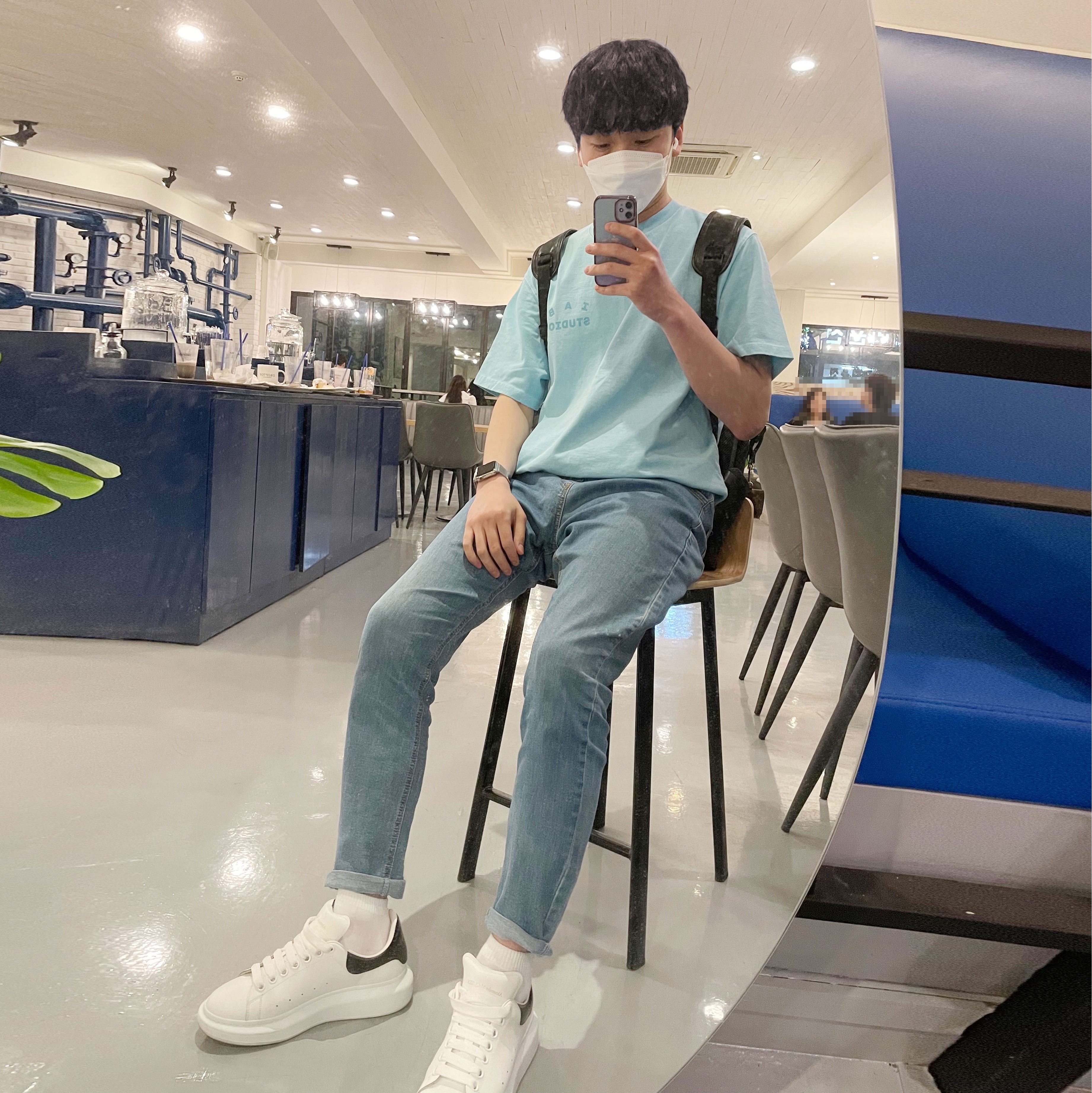 IAB Studio Pigment T-Shirt Cyan, Alexander McQueen Oversized Sneakers White Black 착용 스타일