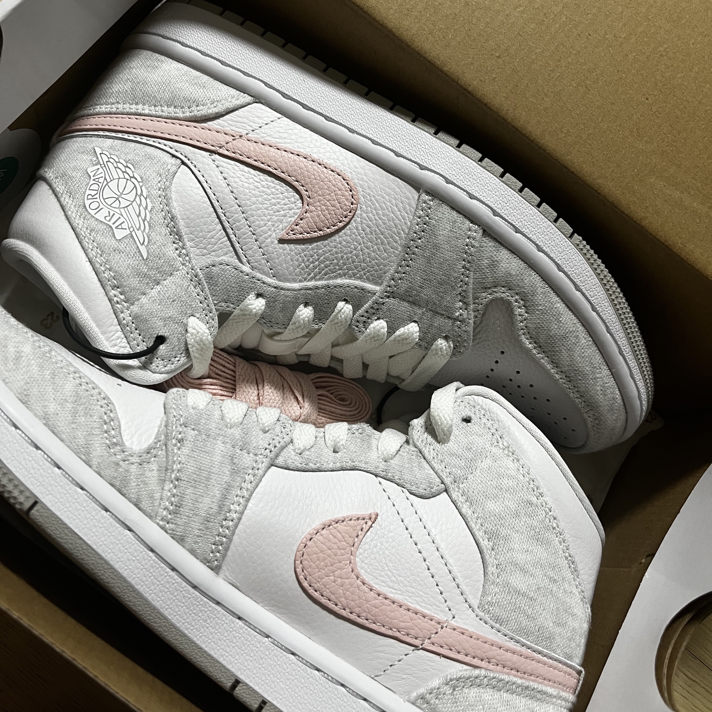 (W) Jordan 1 Mid SE Light Iron Ore 착용 스타일