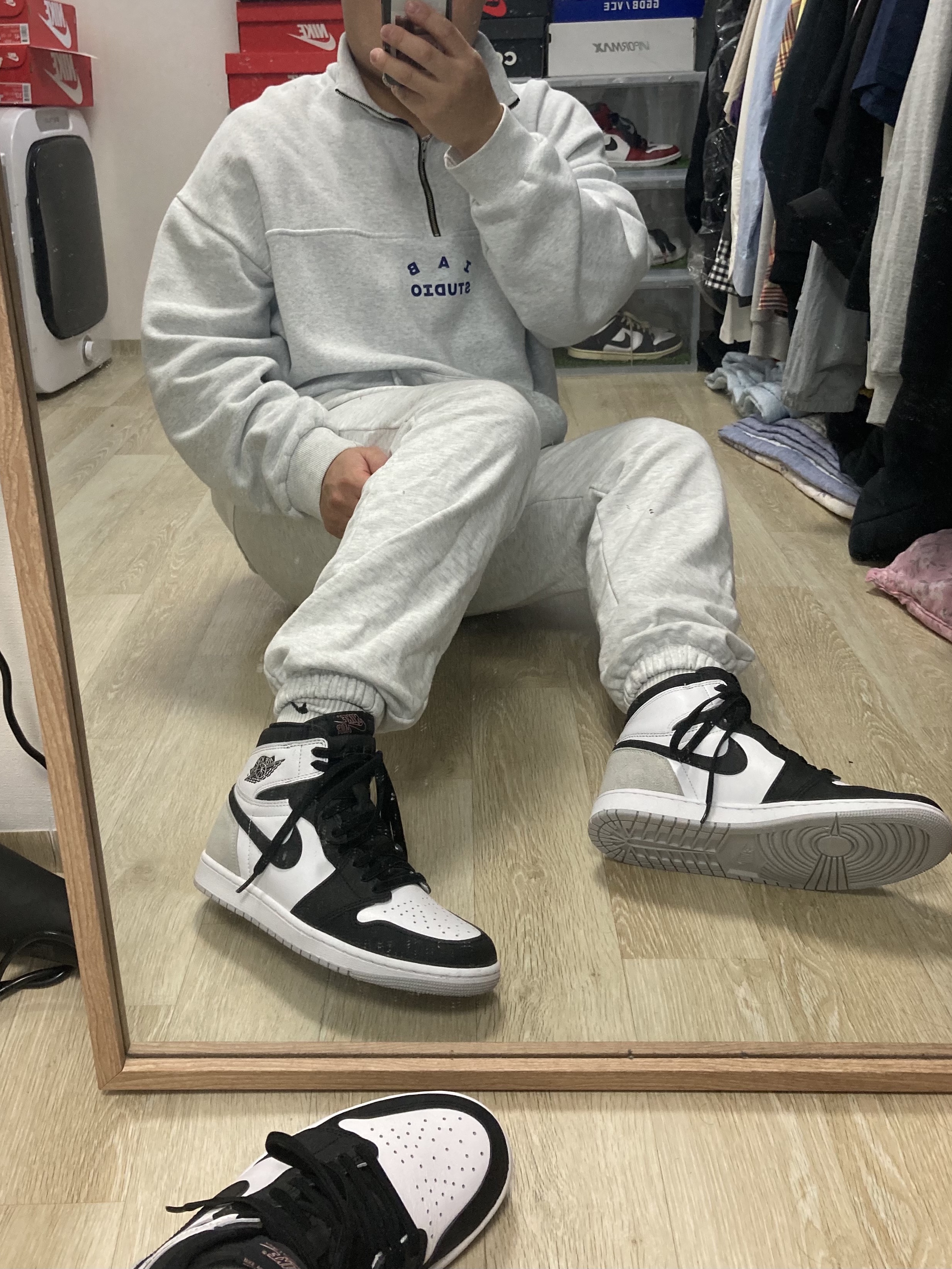 Jordan 1 Retro High OG Bleached Coral, IAB Studio Half Zip Pullover Light Gray 착용 스타일 - 2