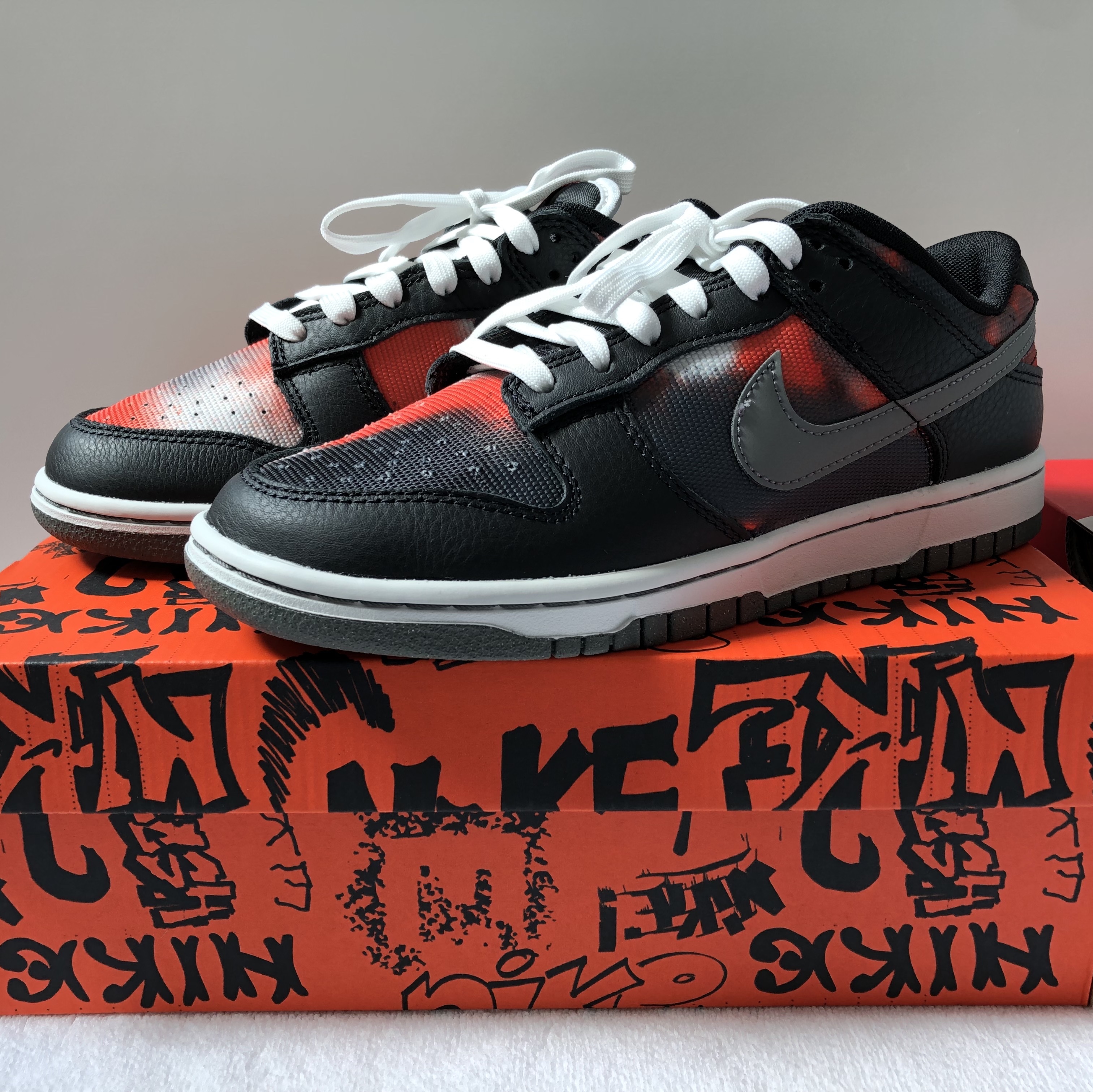 Nike Dunk Low Retro PRM Black and Tumbled Grey 착용 스타일 - 2