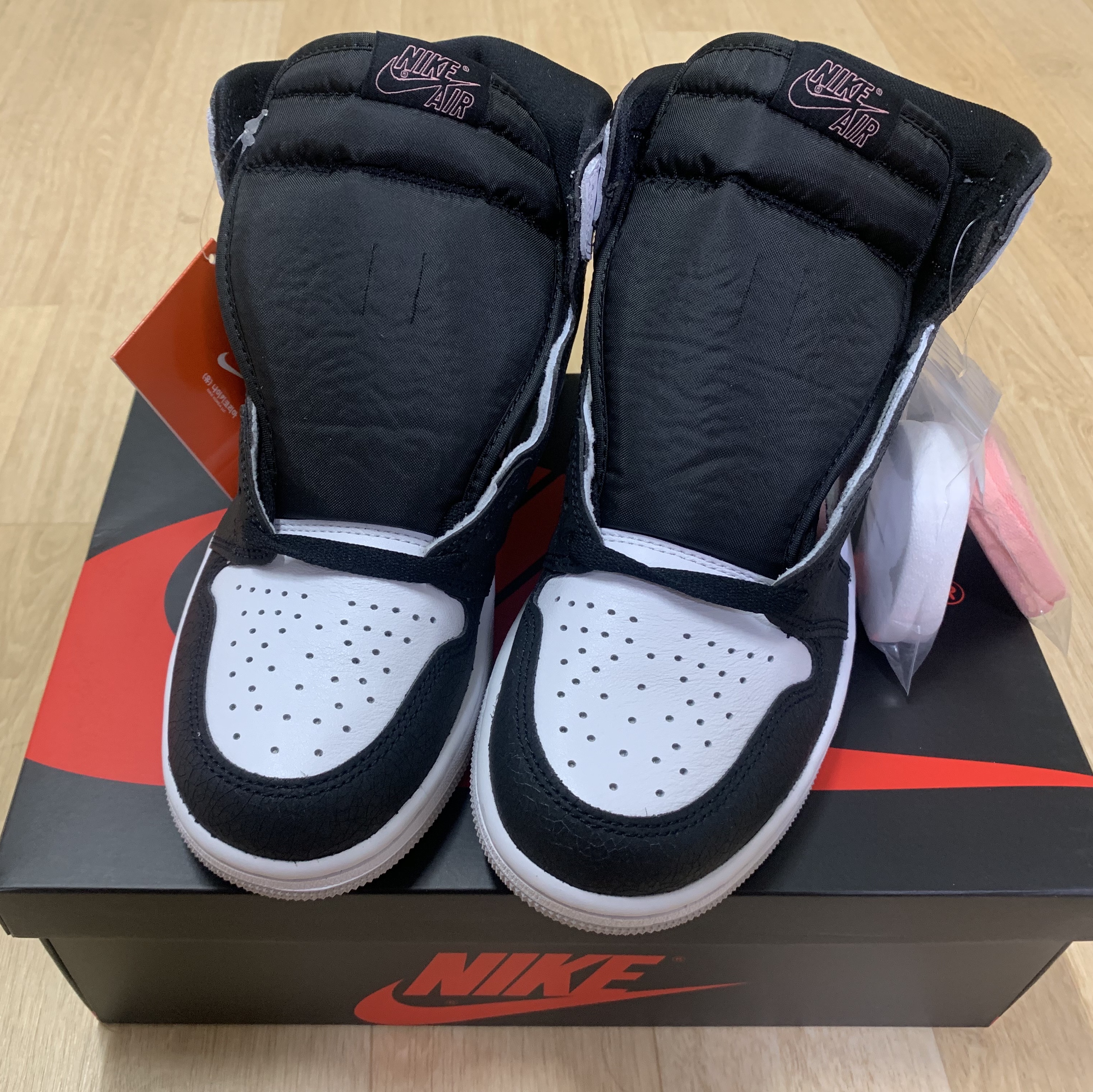 Jordan 1 Retro High OG Bleached Coral, (GS) Jordan 1 Retro High OG Bleached Coral 착용 스타일 - 2