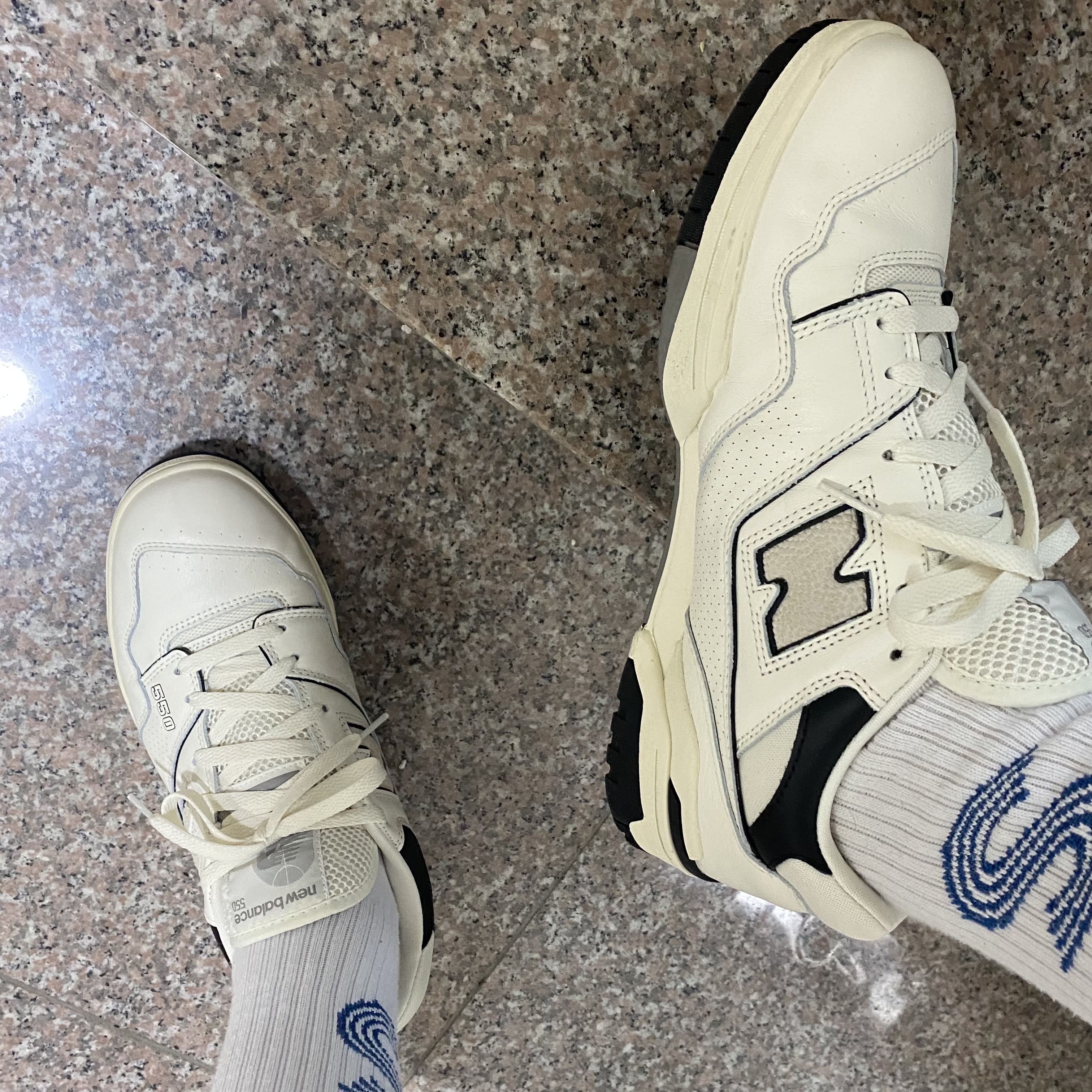 New Balance 550 White Grey - 2E Wide 착용 스타일