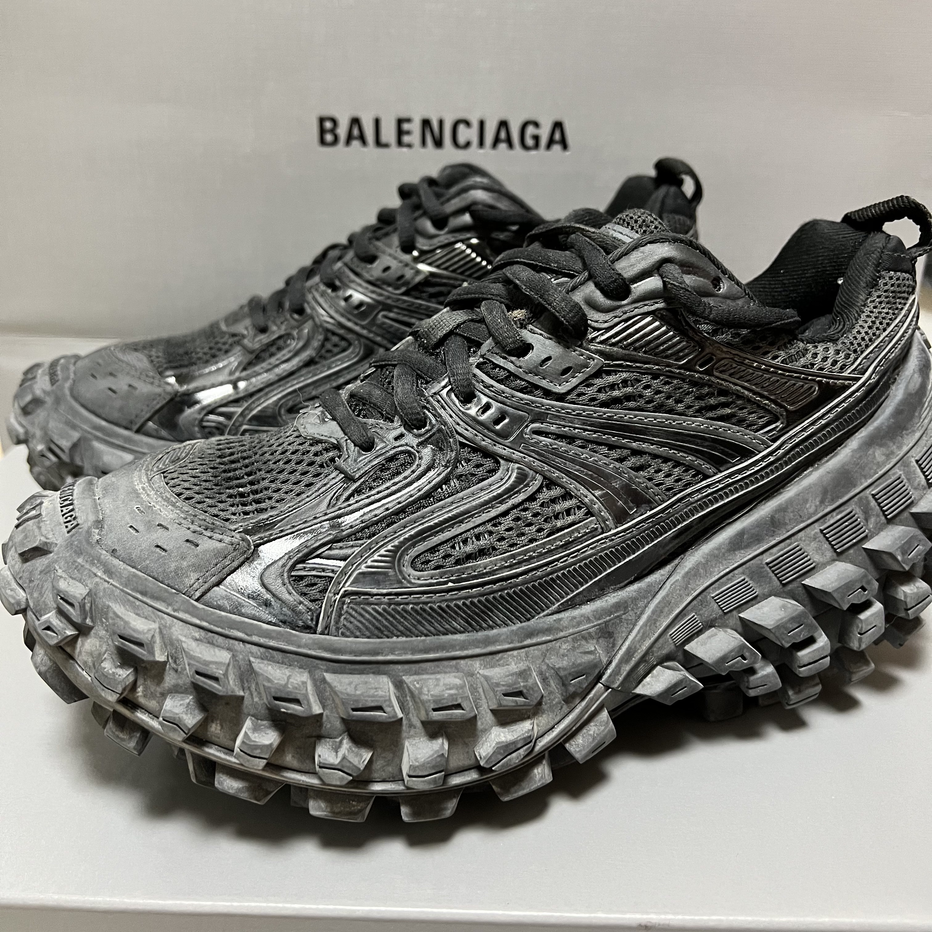 Balenciaga Defender Sneakers Black 착용 스타일