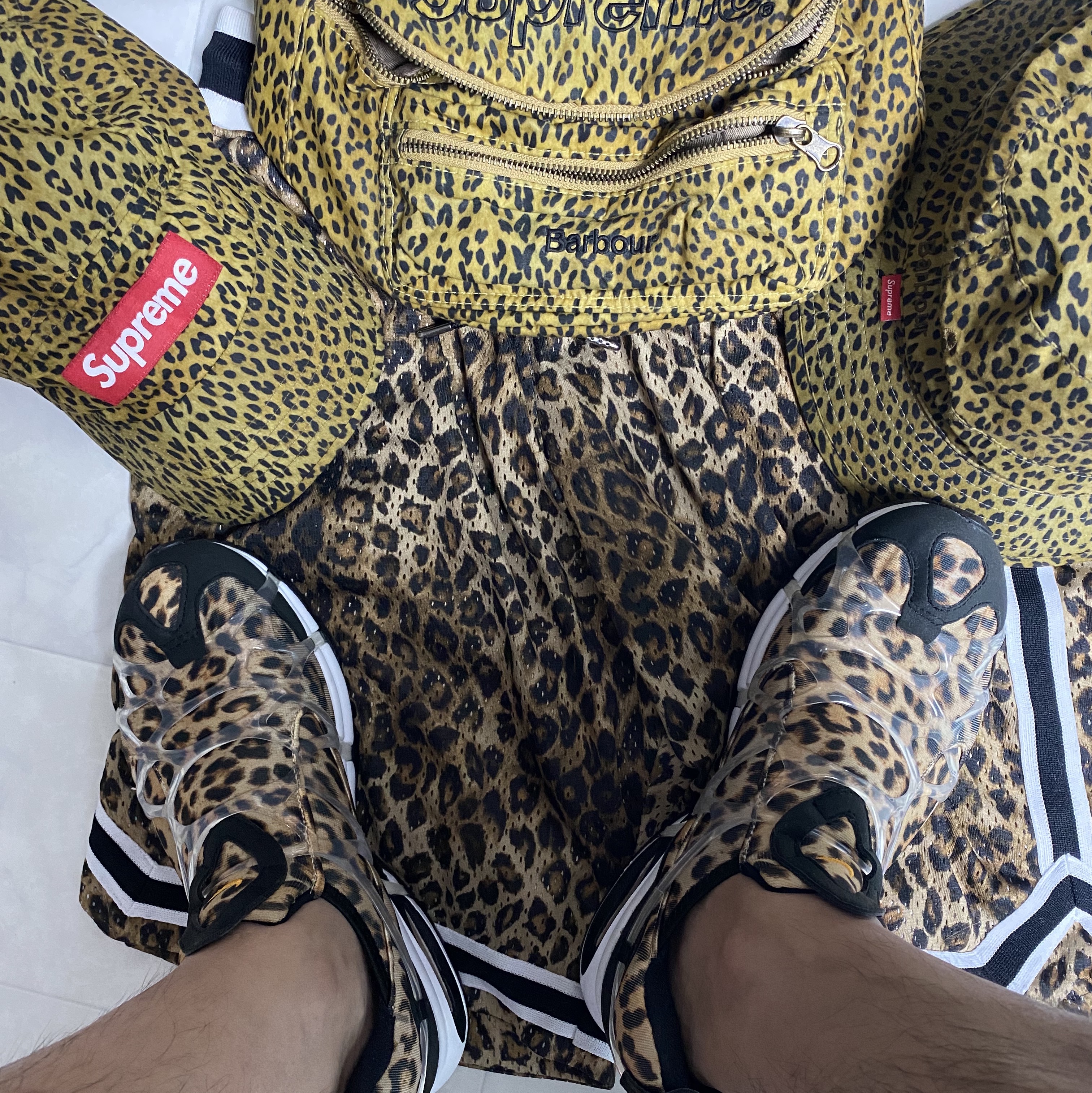 Nike Air Kukini SE Kumquat and Action Red, Supreme x Barbour Waxed Cotton Camp Cap Leopard - 20SS 착용 스타일