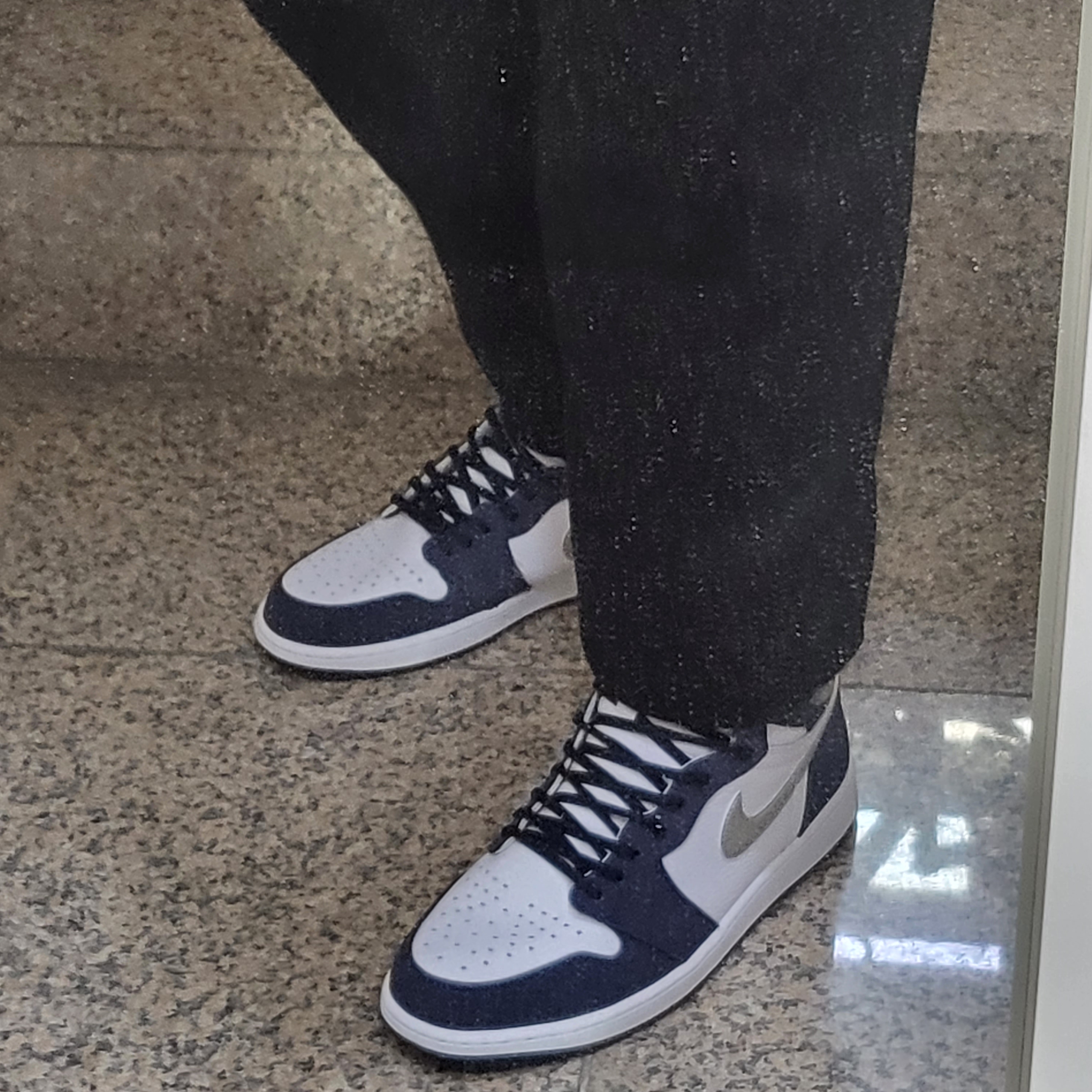 Jordan 1 Retro High OG CO.JP Midnight Navy 착용 스타일 - 1