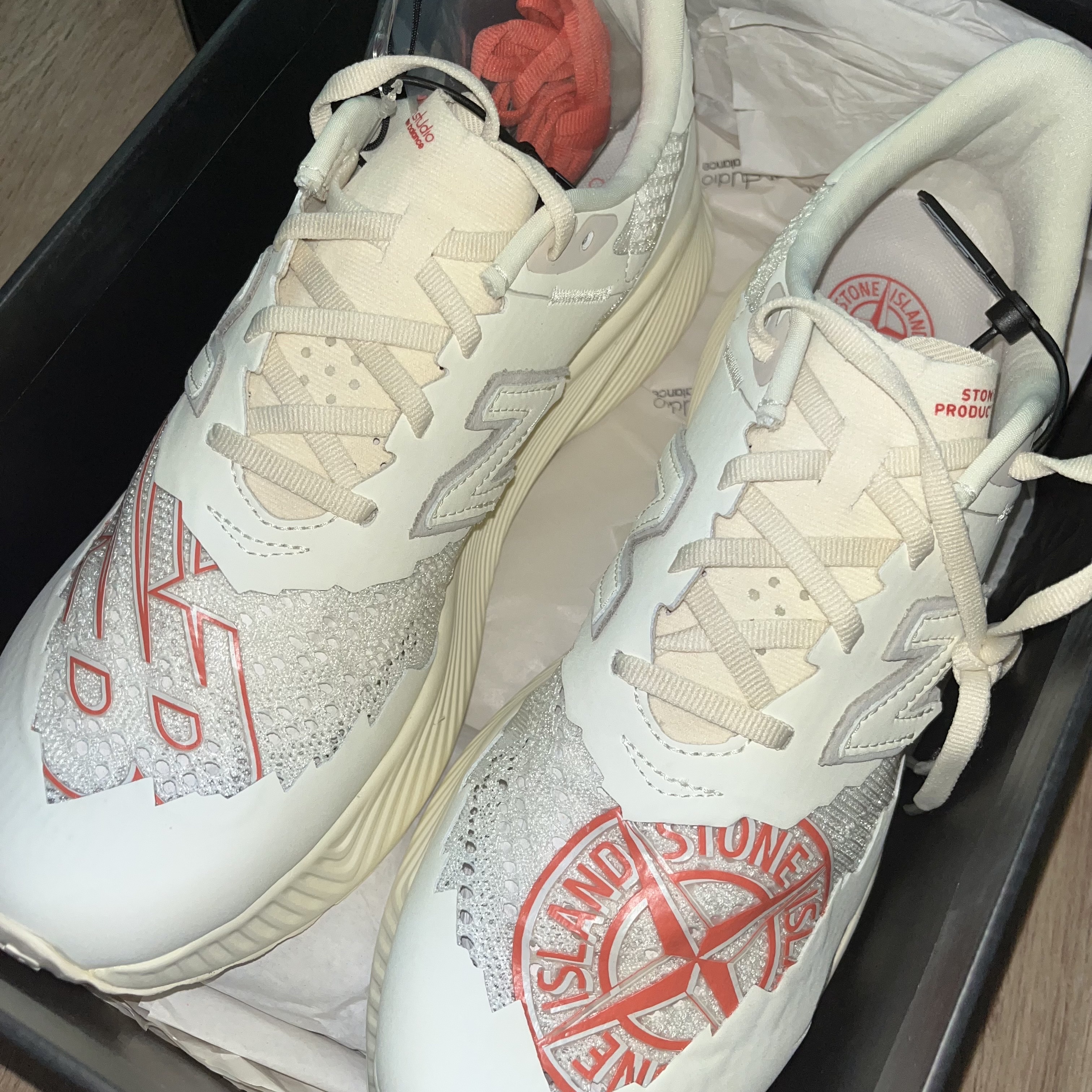 New Balance x Stone Island x Tokyo Design Studio FuelCell RC Elite v2 착용 스타일