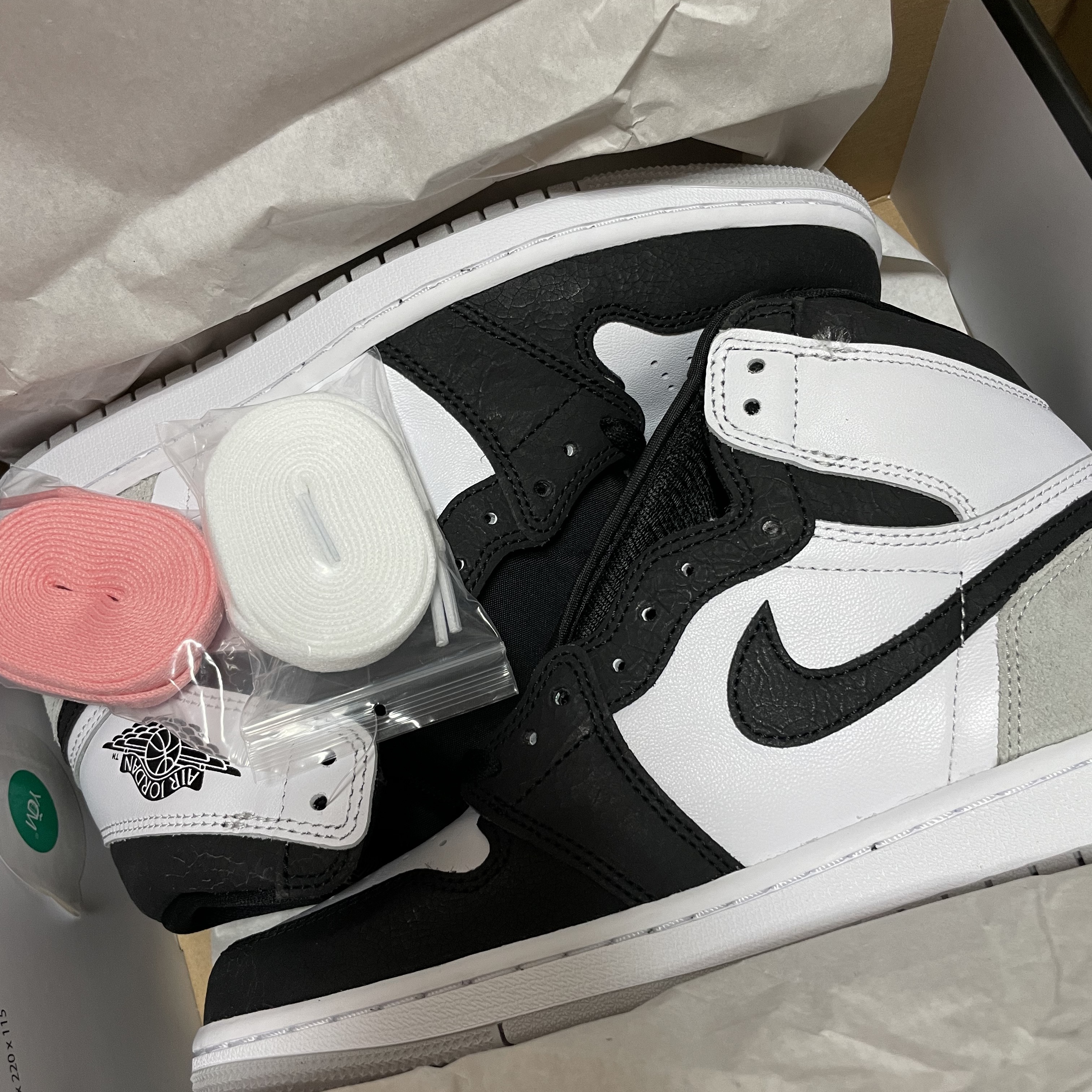 Jordan 1 Retro High OG Bleached Coral 착용 스타일