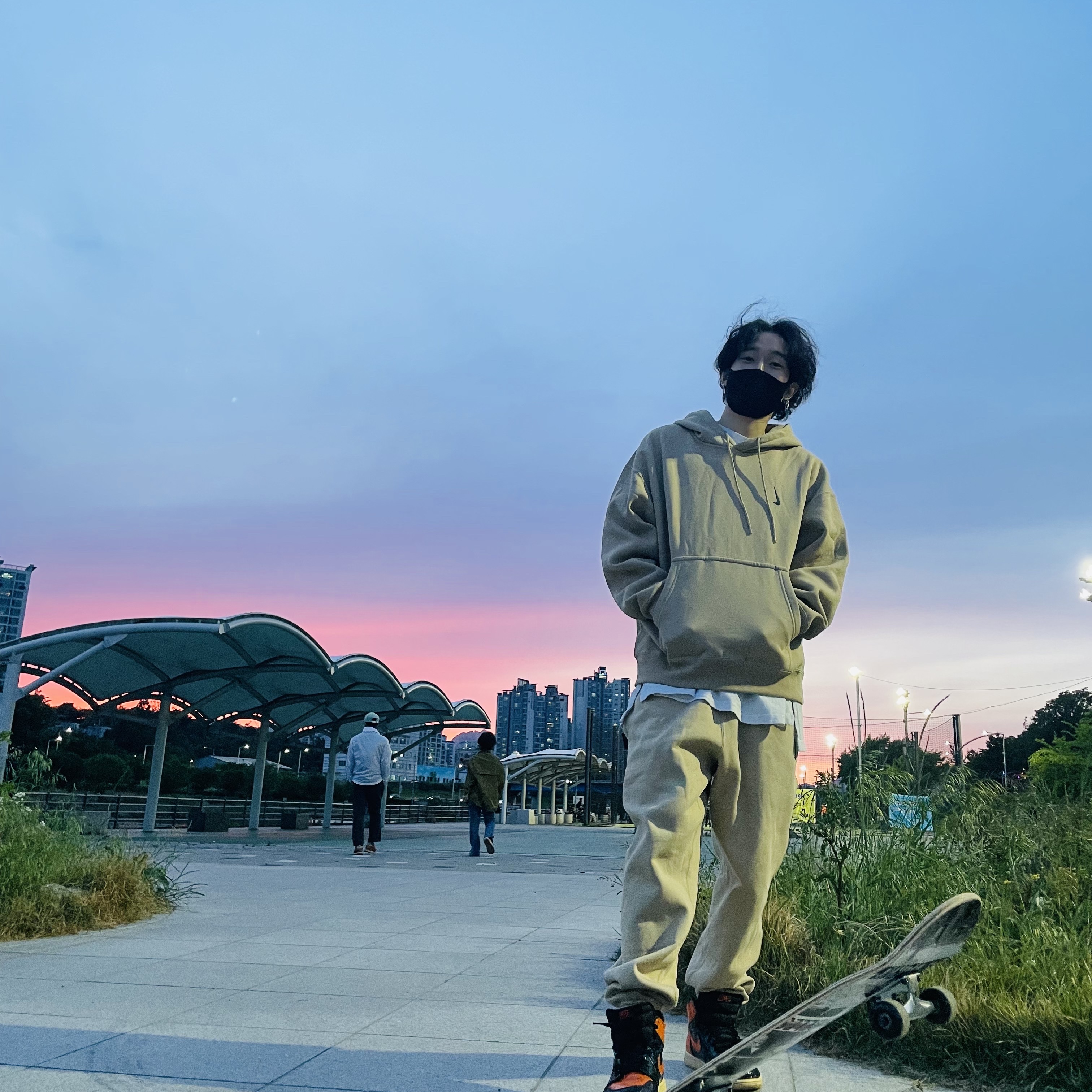 Nike x Billie Eilish NRG Fleece Hoodie Mushroom - Asia, Nike x Billie Eilish NRG Fleece Pants Mushroom - Asia 착용 스타일